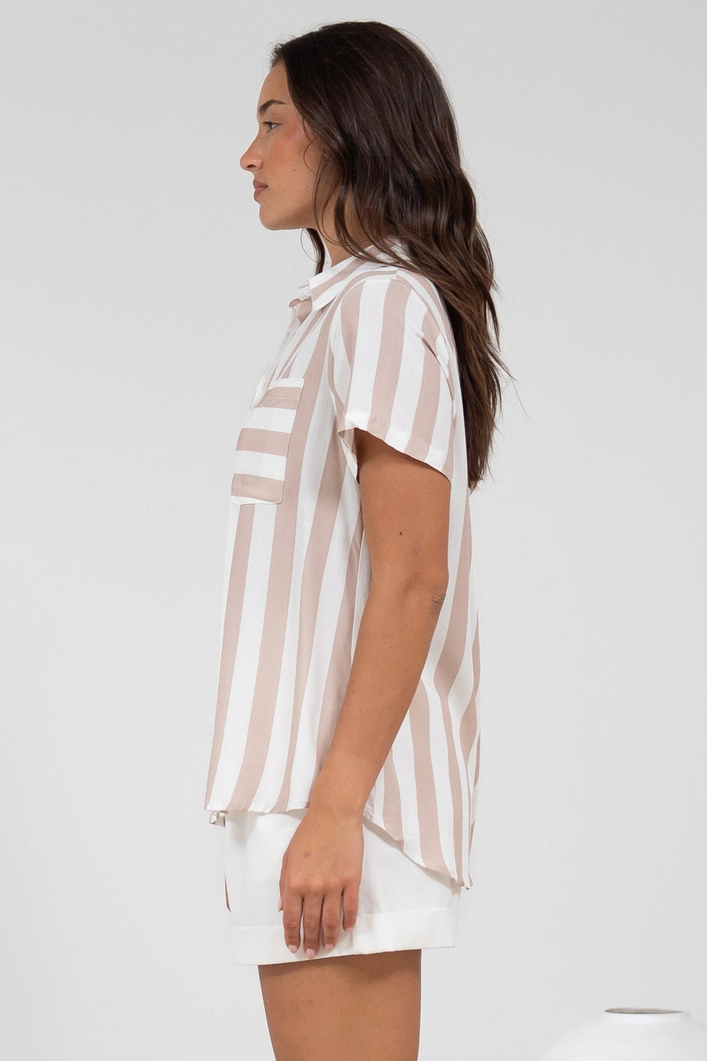 Wynn Shirt - Collared Button Down with Pocket in Gaubi Print Beige