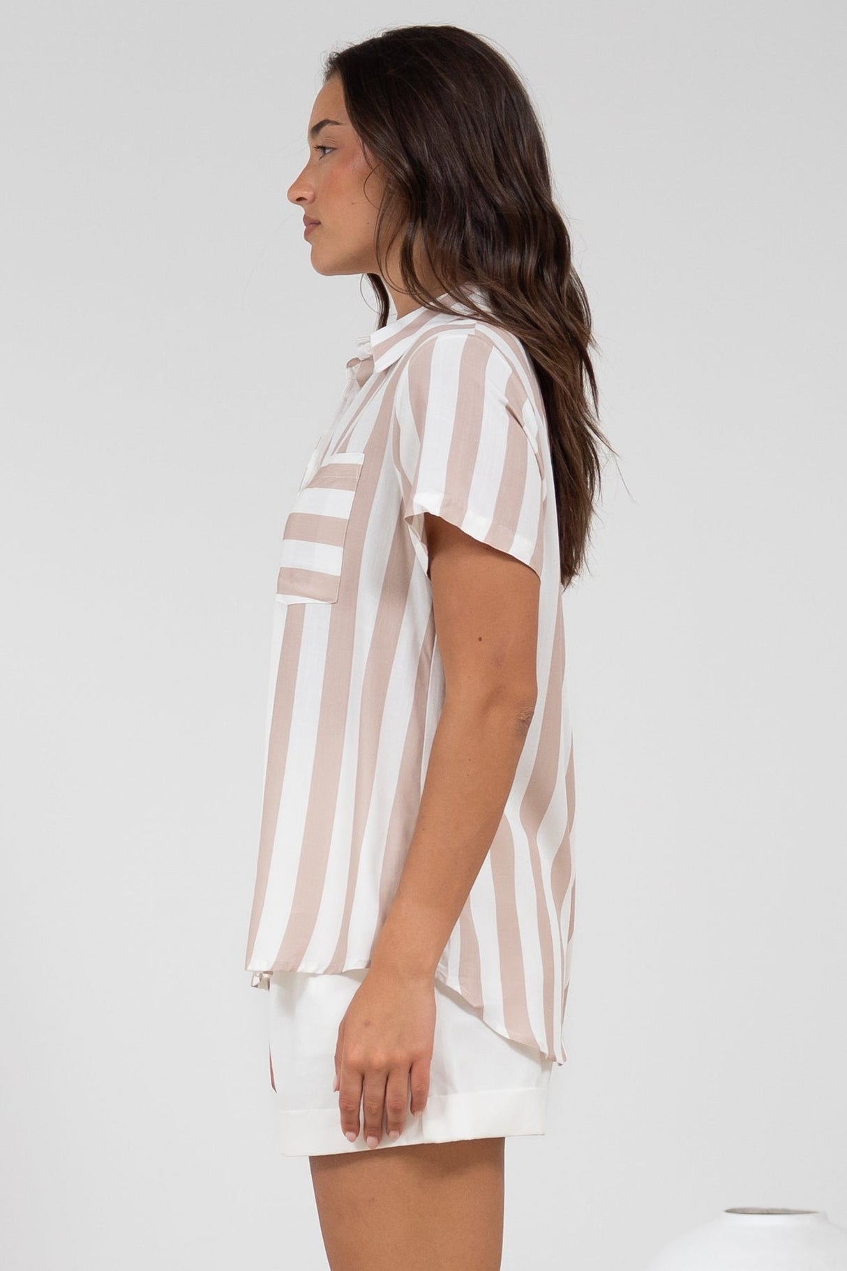 Wynn Shirt - Collared Button Down with Pocket in Gaubi Print Beige