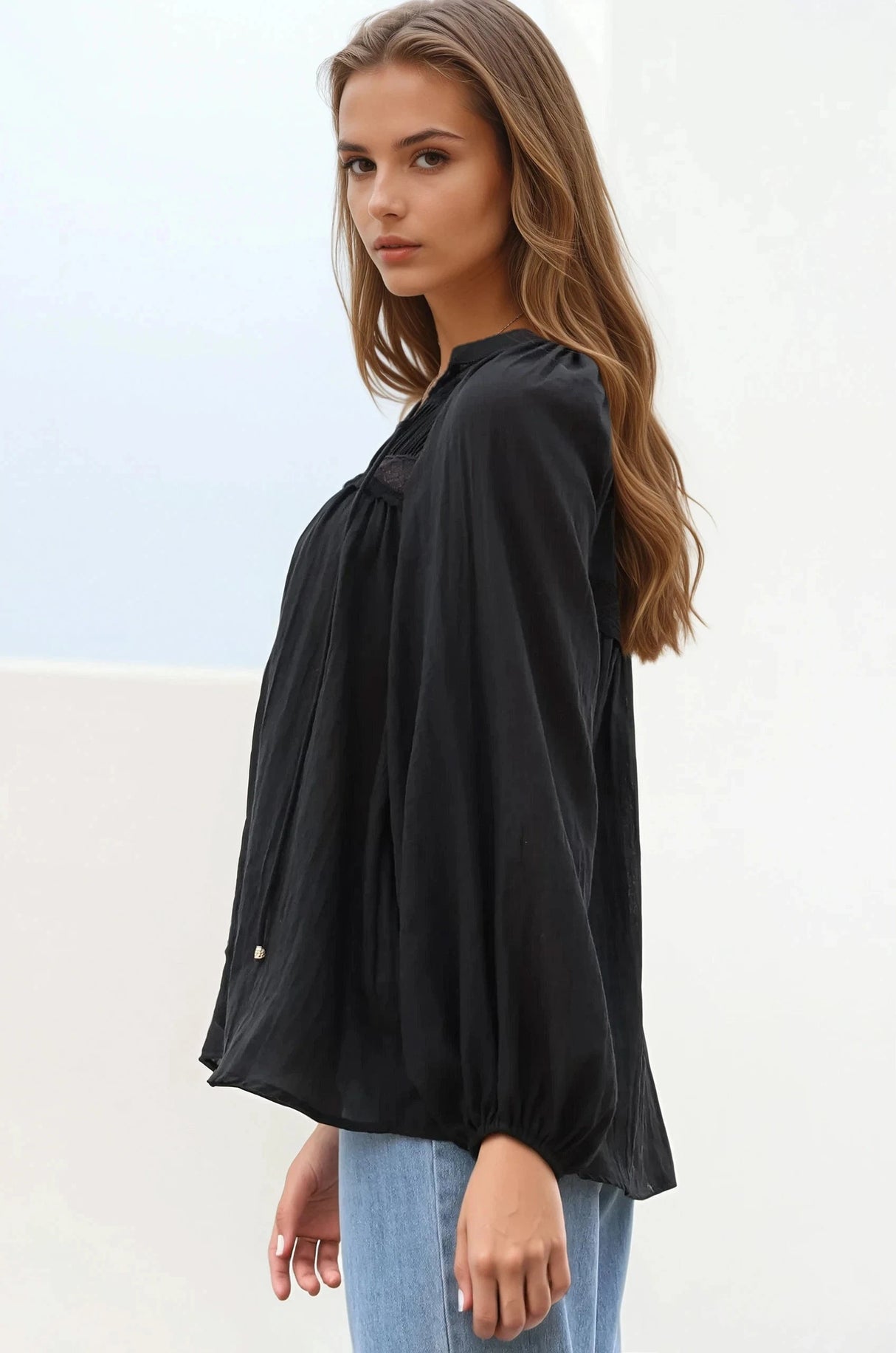 Angeline Top - Buttoned Down Scoop Hem Balloon Sleeve Blouse in Black