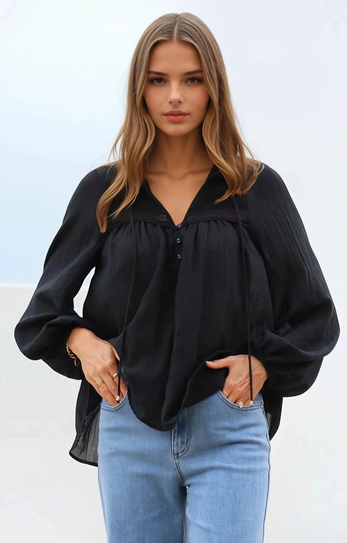 Angeline Top - Buttoned Down Scoop Hem Balloon Sleeve Blouse in Black