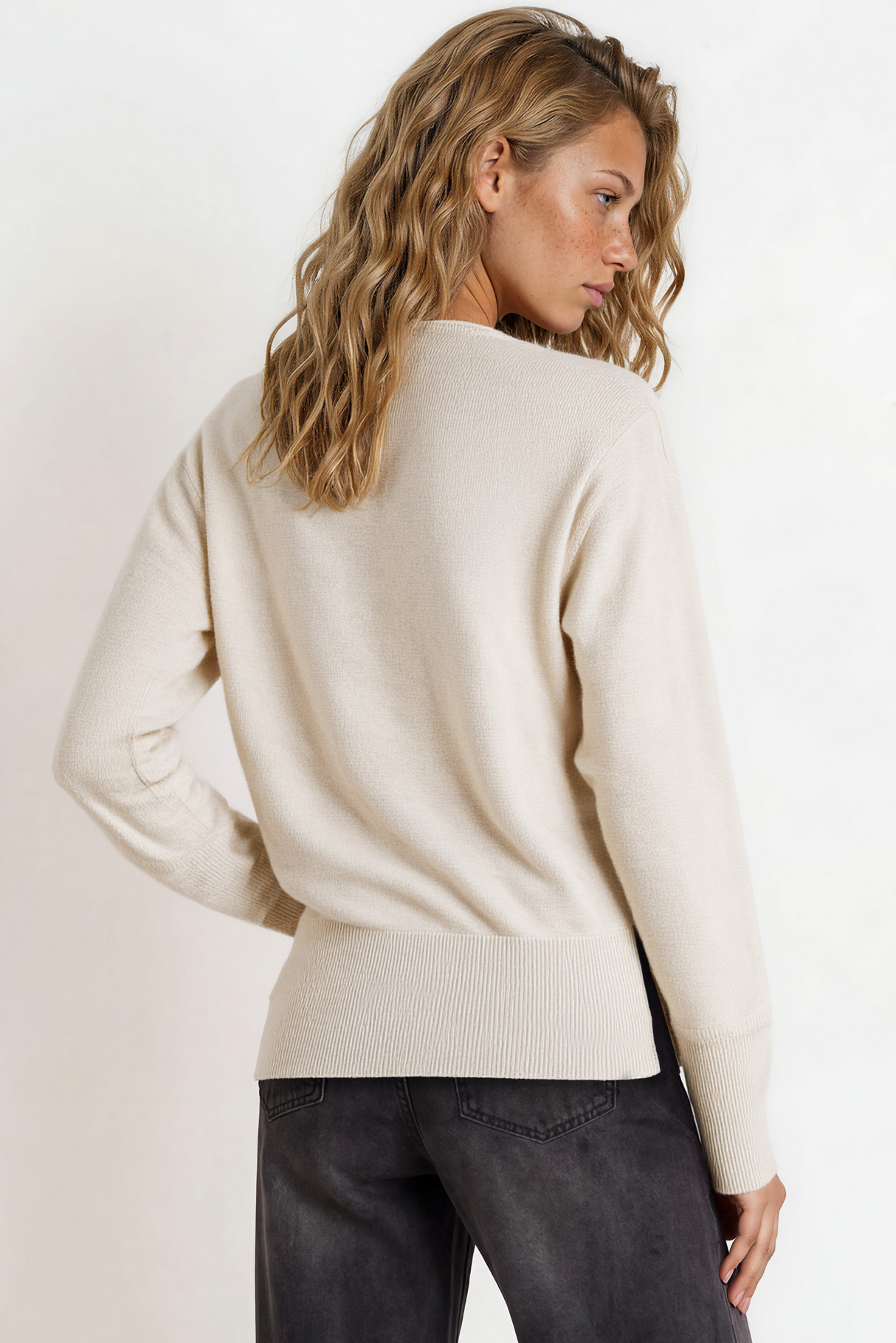 Willow Jumper - Relaxed fit Jumper with Long Sleeves in Beige