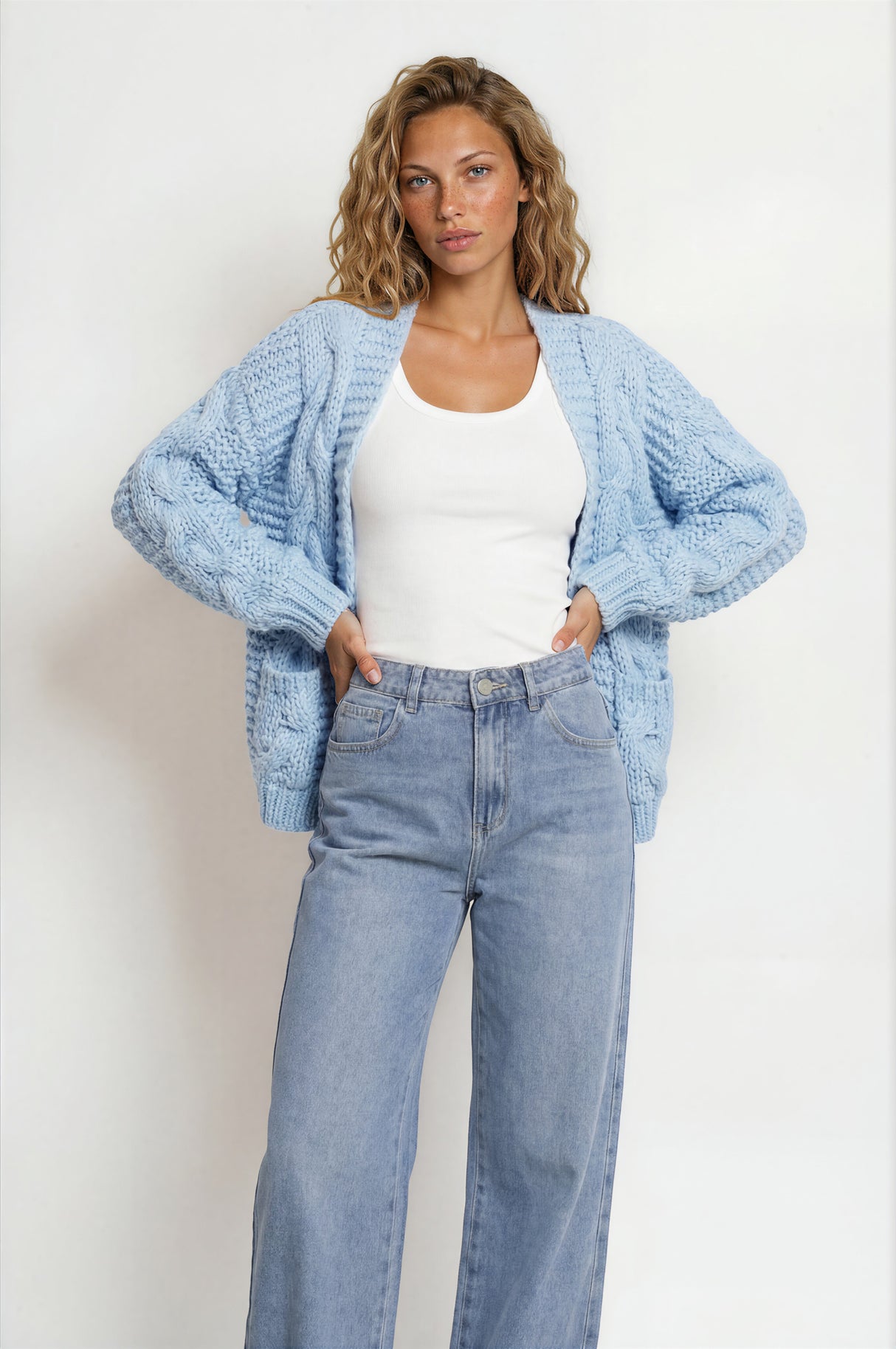 Kash Jeans - Relaxed Mid Rise Mum Jeans in Light Denim