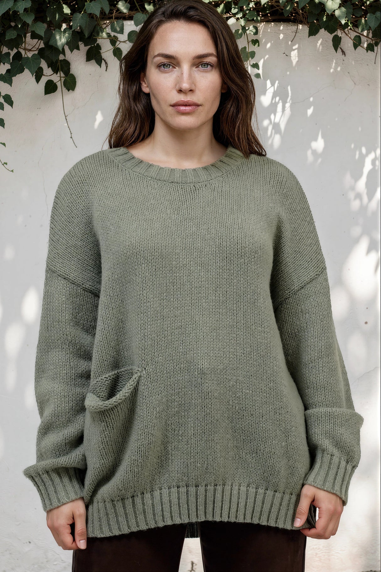 Caesar Jumper - Crew Neck Long Knit with Pocket and Ribbed Hemlines in Green