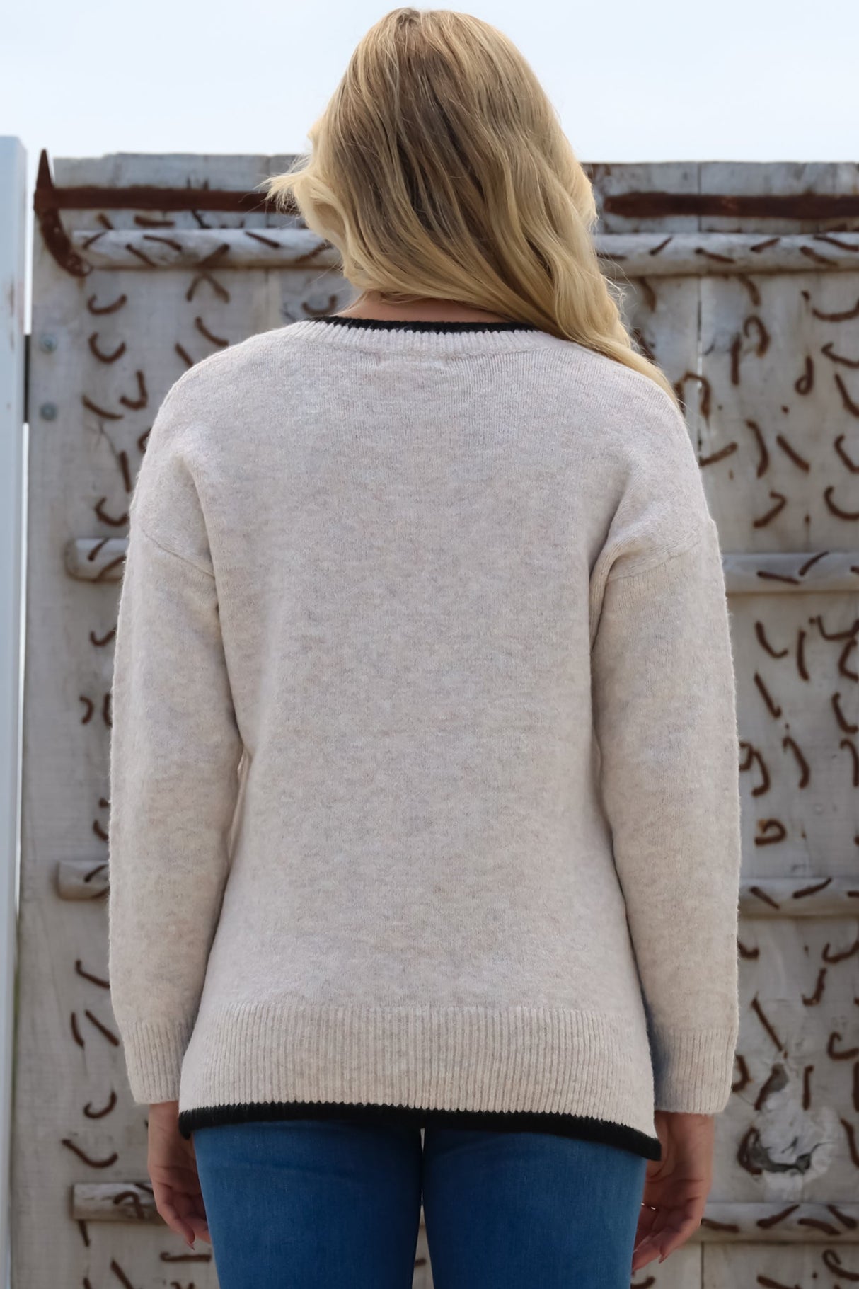 Edan Jumper - V-Neck Contrast Trim Step Hem Jumper in Oat