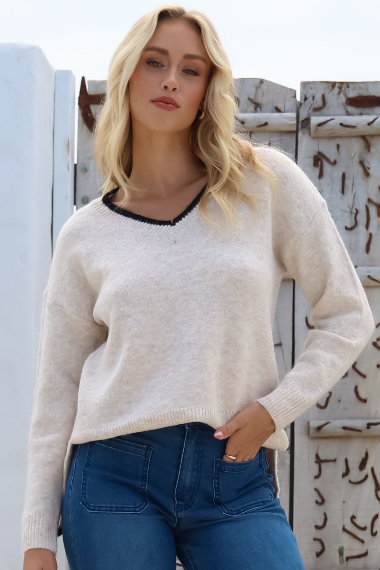 Edan Jumper - V-Neck Contrast Trim Step Hem Jumper in Oat