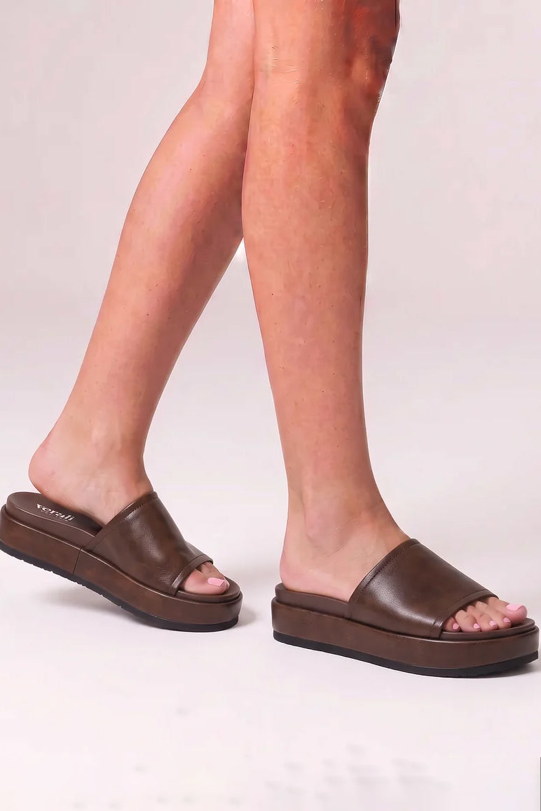 Hades Flatform Slides in Distressed Brown