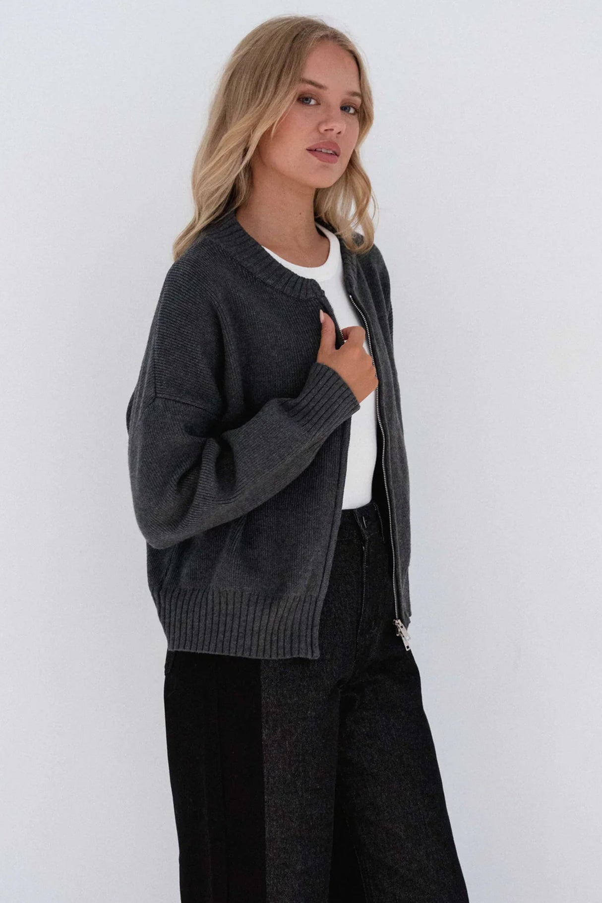 Harvey Cardigan - Crew Neck Zipper Front Cardigan in Grey