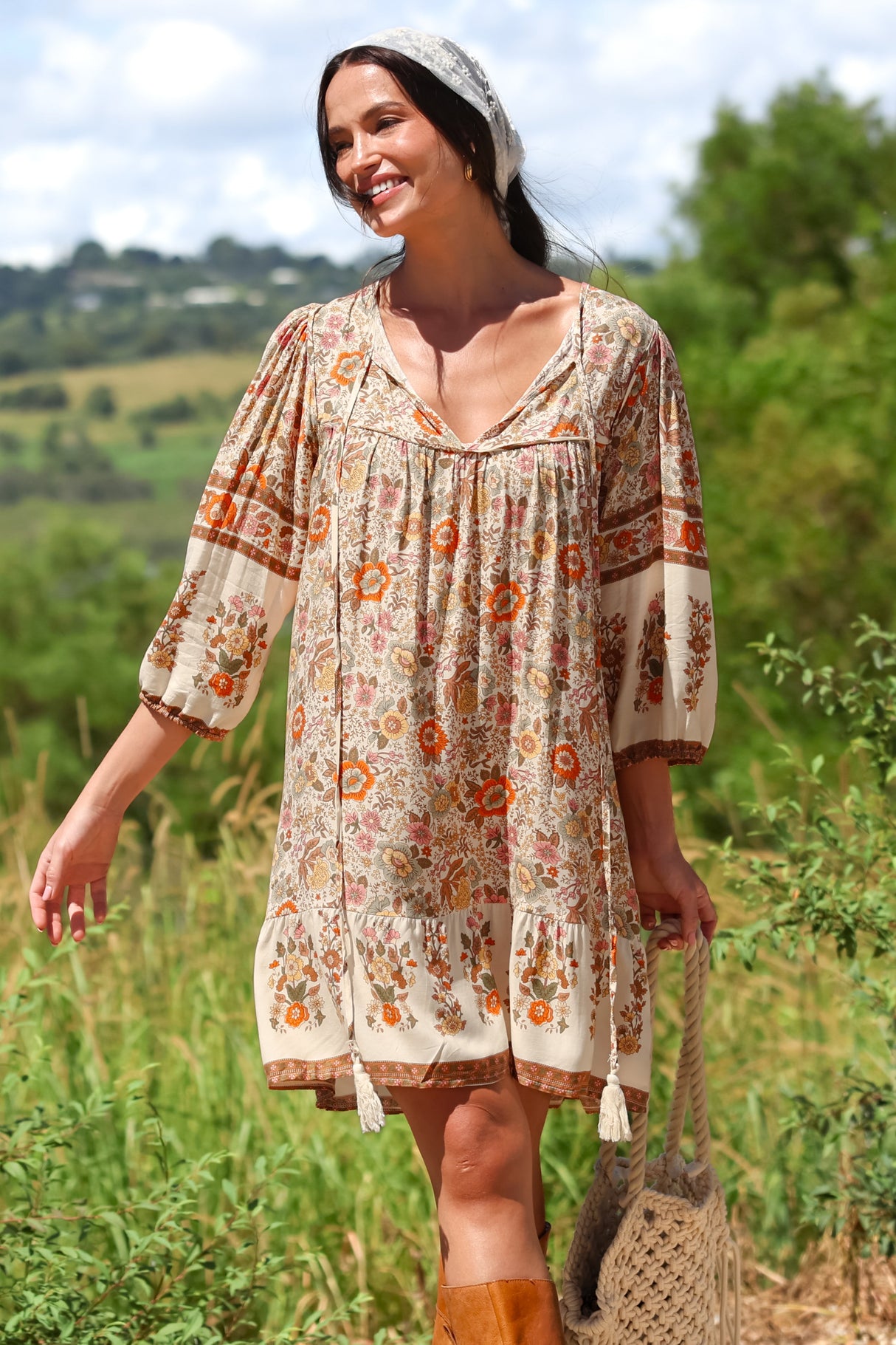 Helda Mini Dress - V-Neck Shift Dress with Balloon Sleeves in Aletta Print Brown