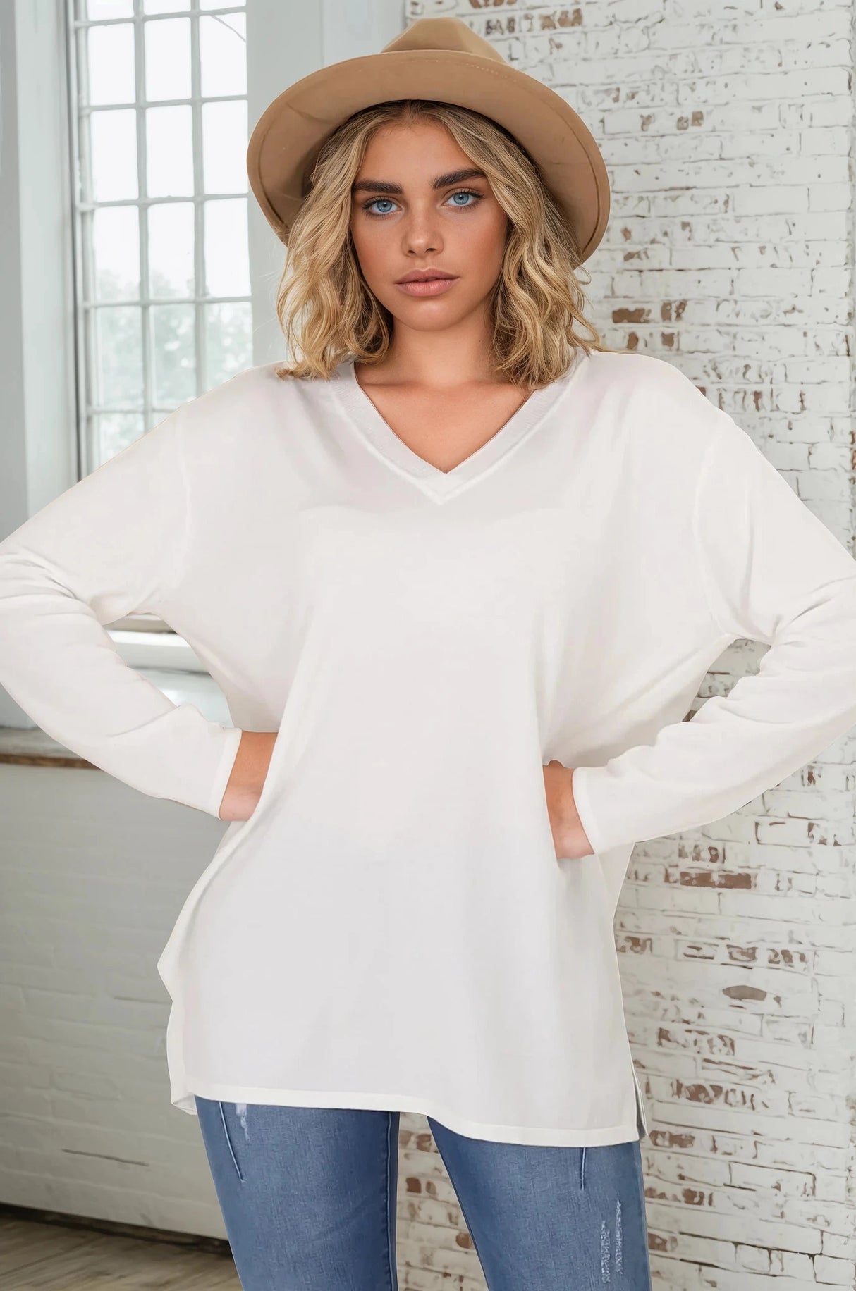 Mayanna Jumper - Light Weight V Neck Knit Jumper with Side Splits in Cream