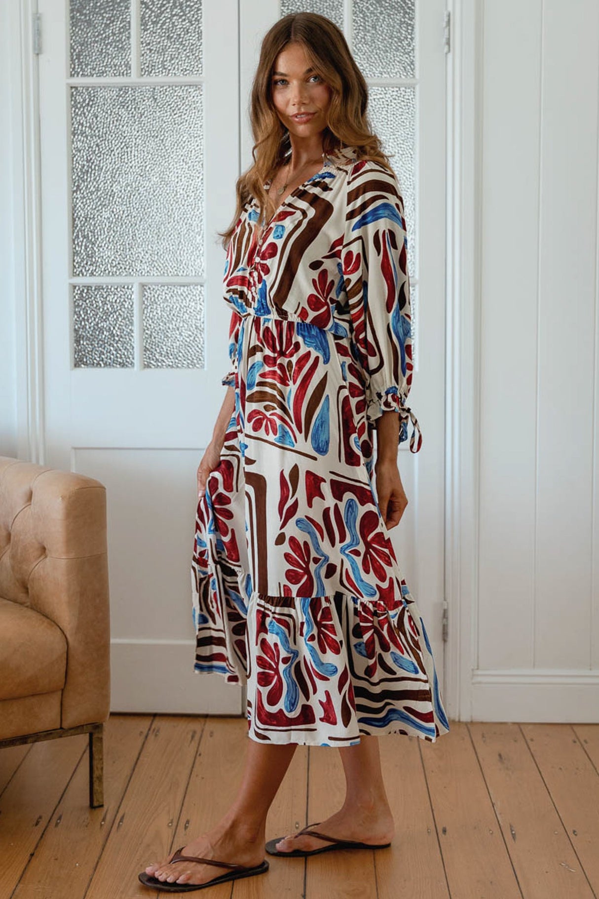 JAASE - Jamie Midi Dress: V-Neck Buttoned Bodice 3/4 Sleeve Dress in Artisan Print