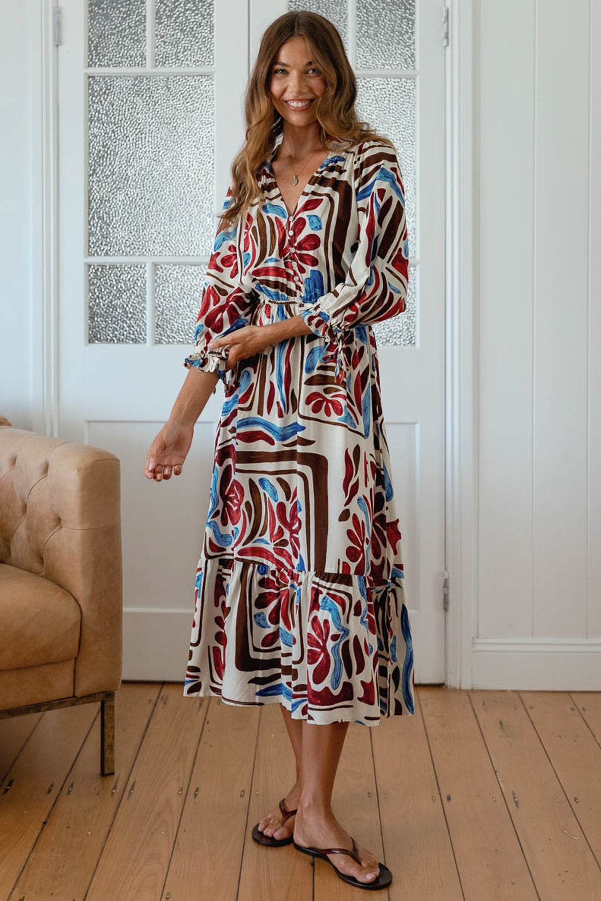 JAASE - Jamie Midi Dress: V-Neck Buttoned Bodice 3/4 Sleeve Dress in Artisan Print