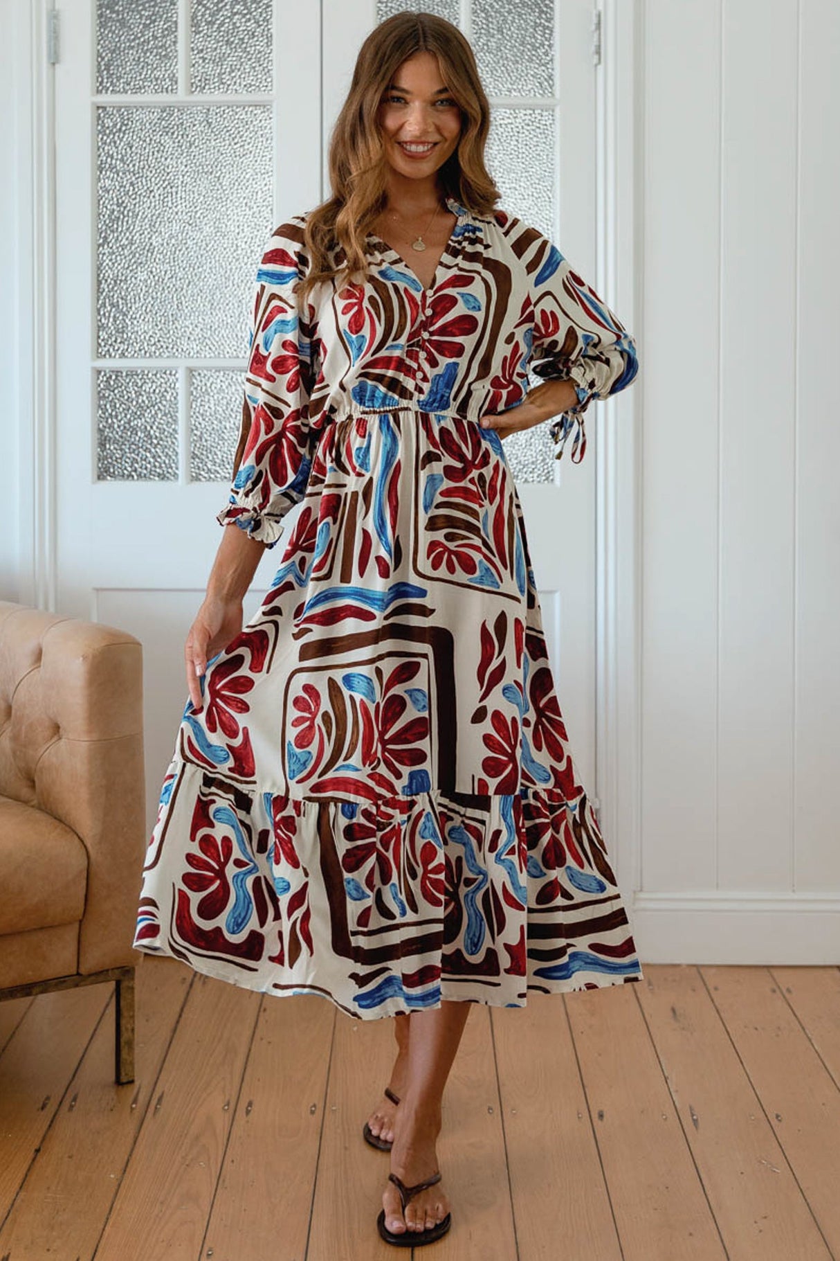 JAASE - Jamie Midi Dress: V-Neck Buttoned Bodice 3/4 Sleeve Dress in Artisan Print