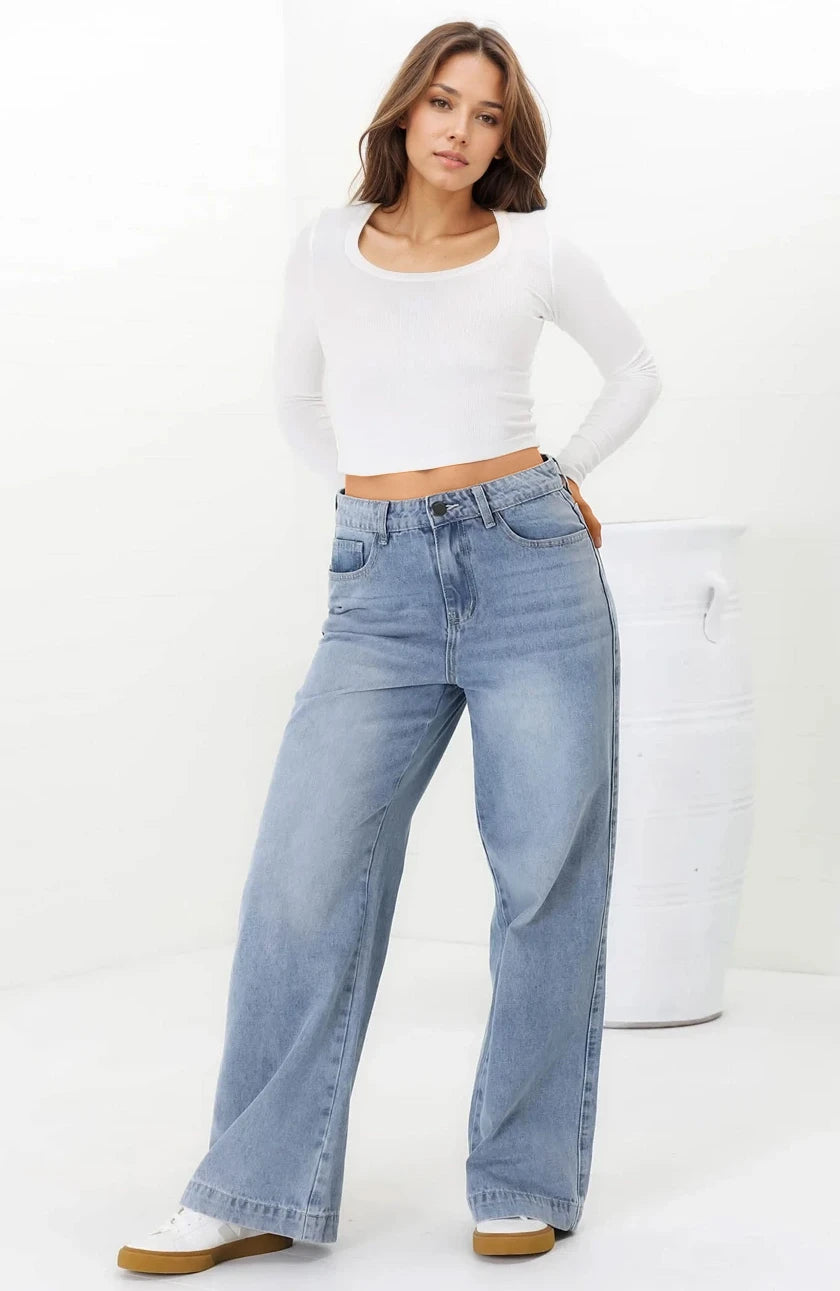 Kash Jeans - Relaxed Mid Rise Mum Jeans in Light Denim