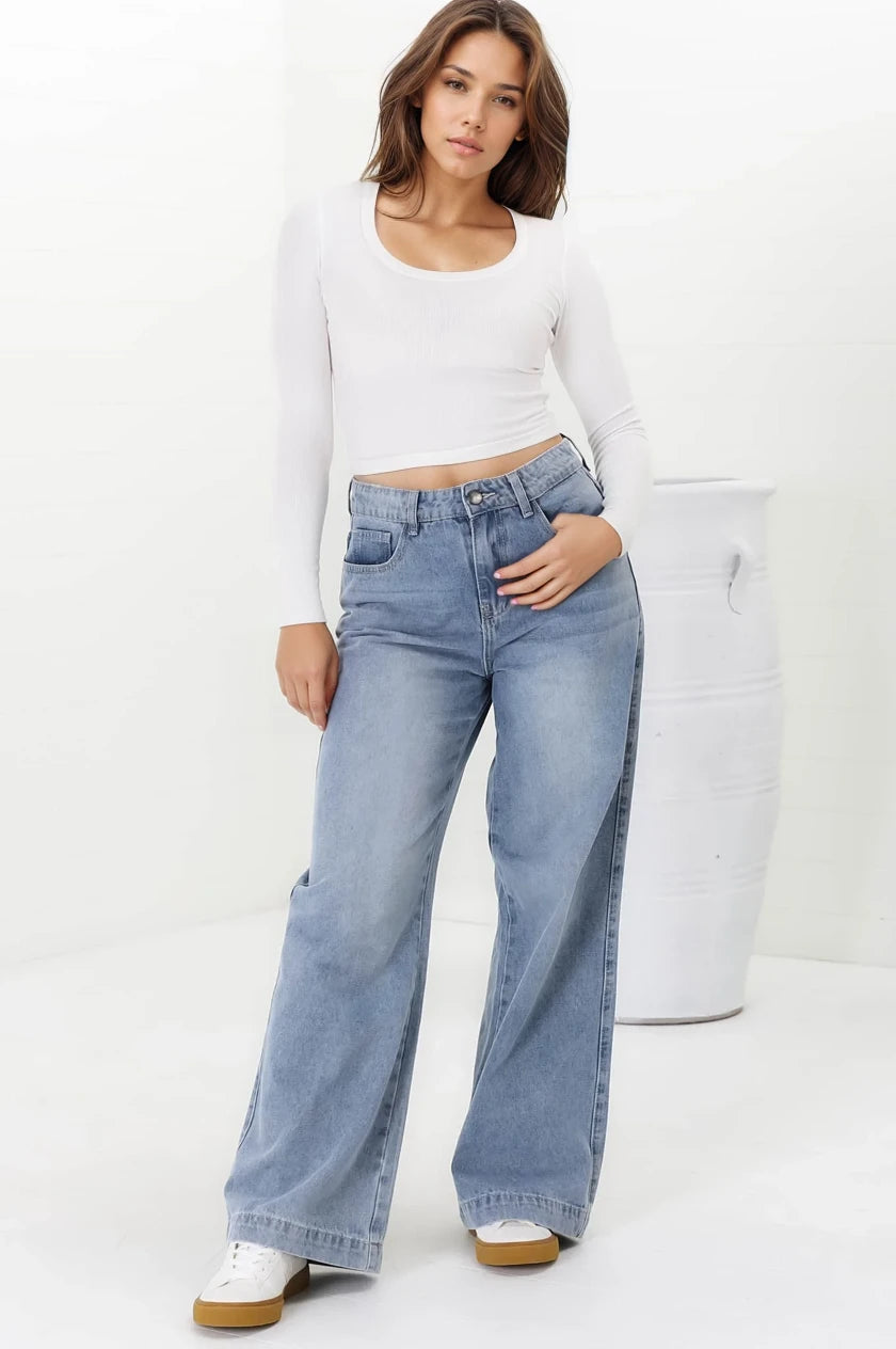 Kash Jeans - Relaxed Mid Rise Mum Jeans in Light Denim