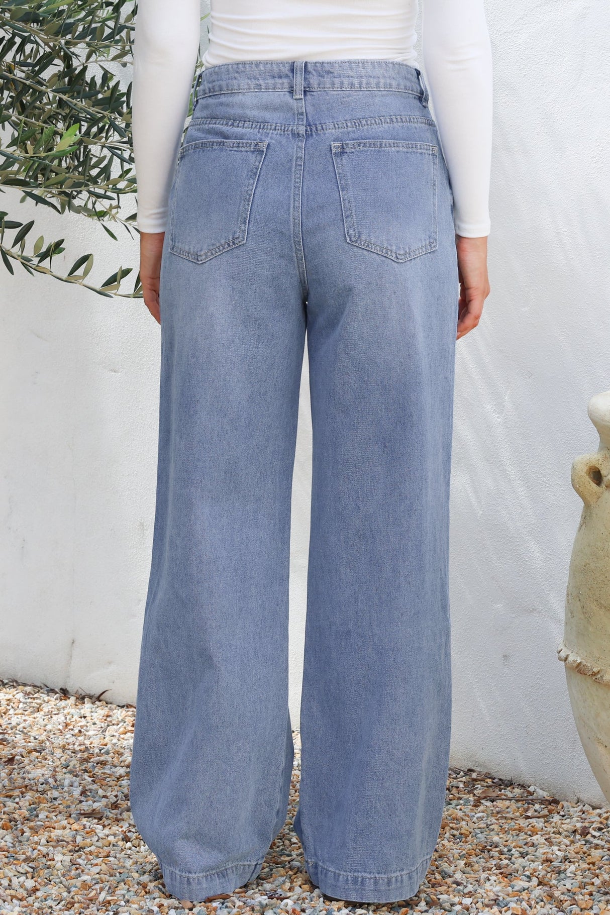 Kash Jeans - Relaxed Mid Rise Mum Jeans in Light Denim