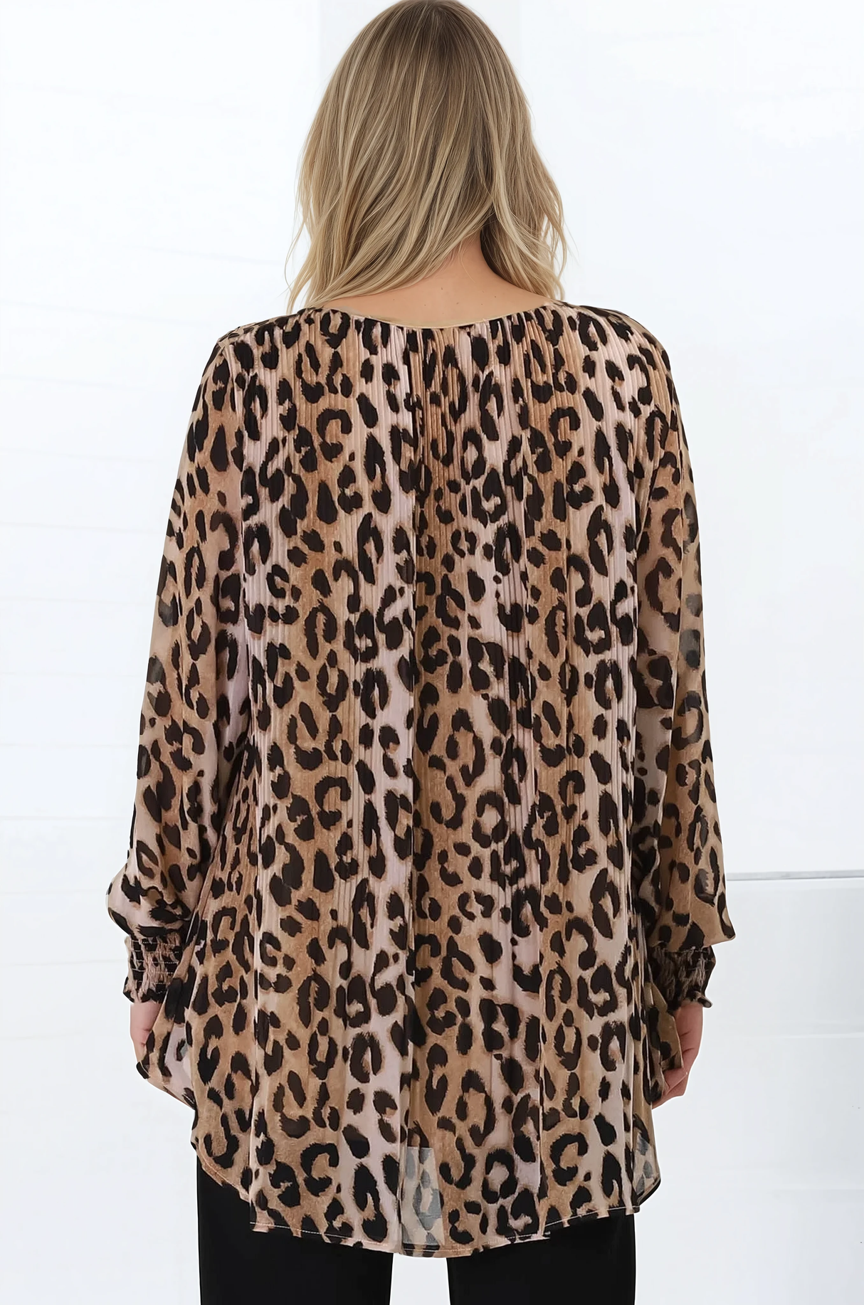 Kayt Blouse - Plisse Long Sleeve Top with High-Low Hemline in Leopard Print