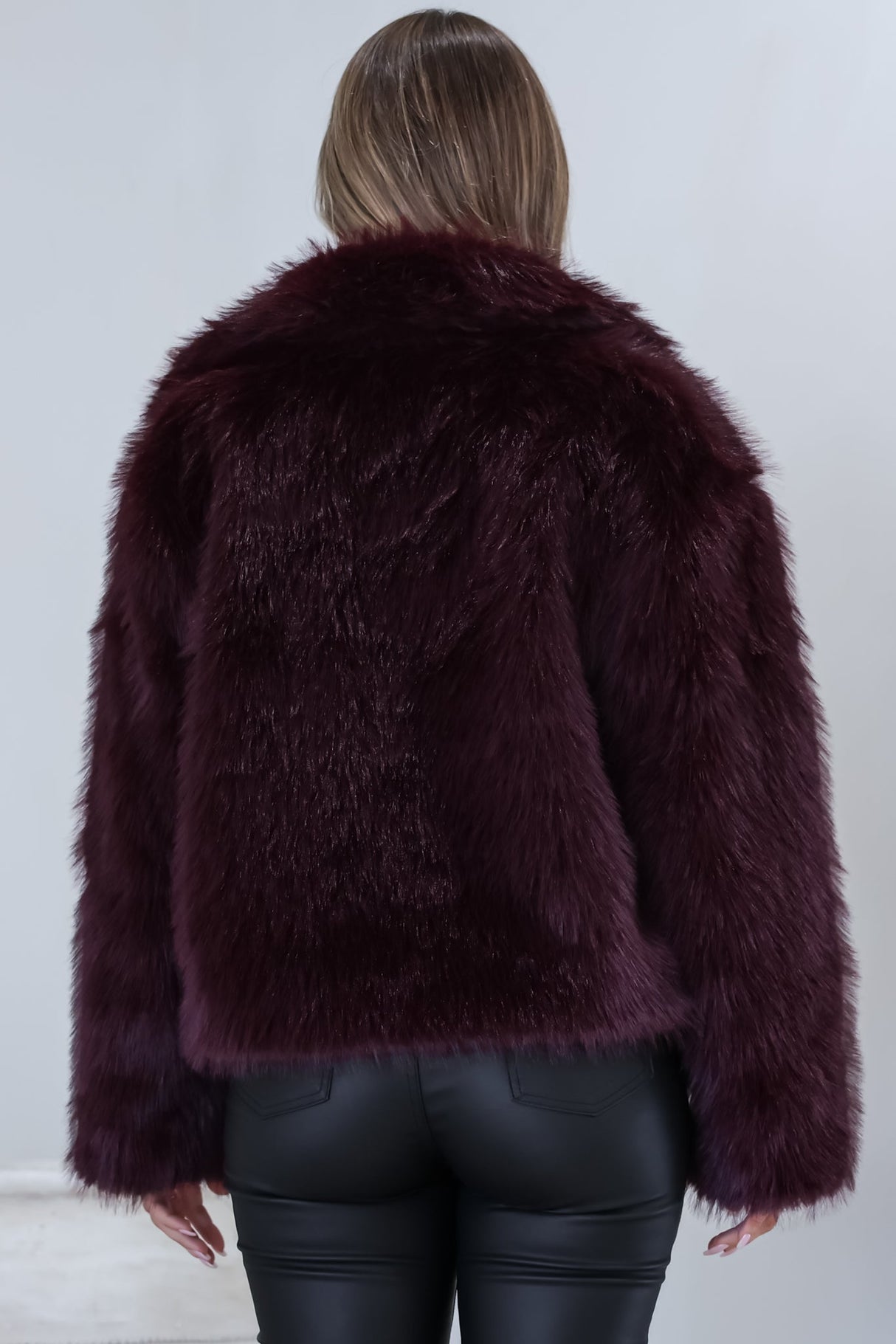 Letoile Coat - Notched Collar Faux Fur Jacket with Pockets in Burgundy
