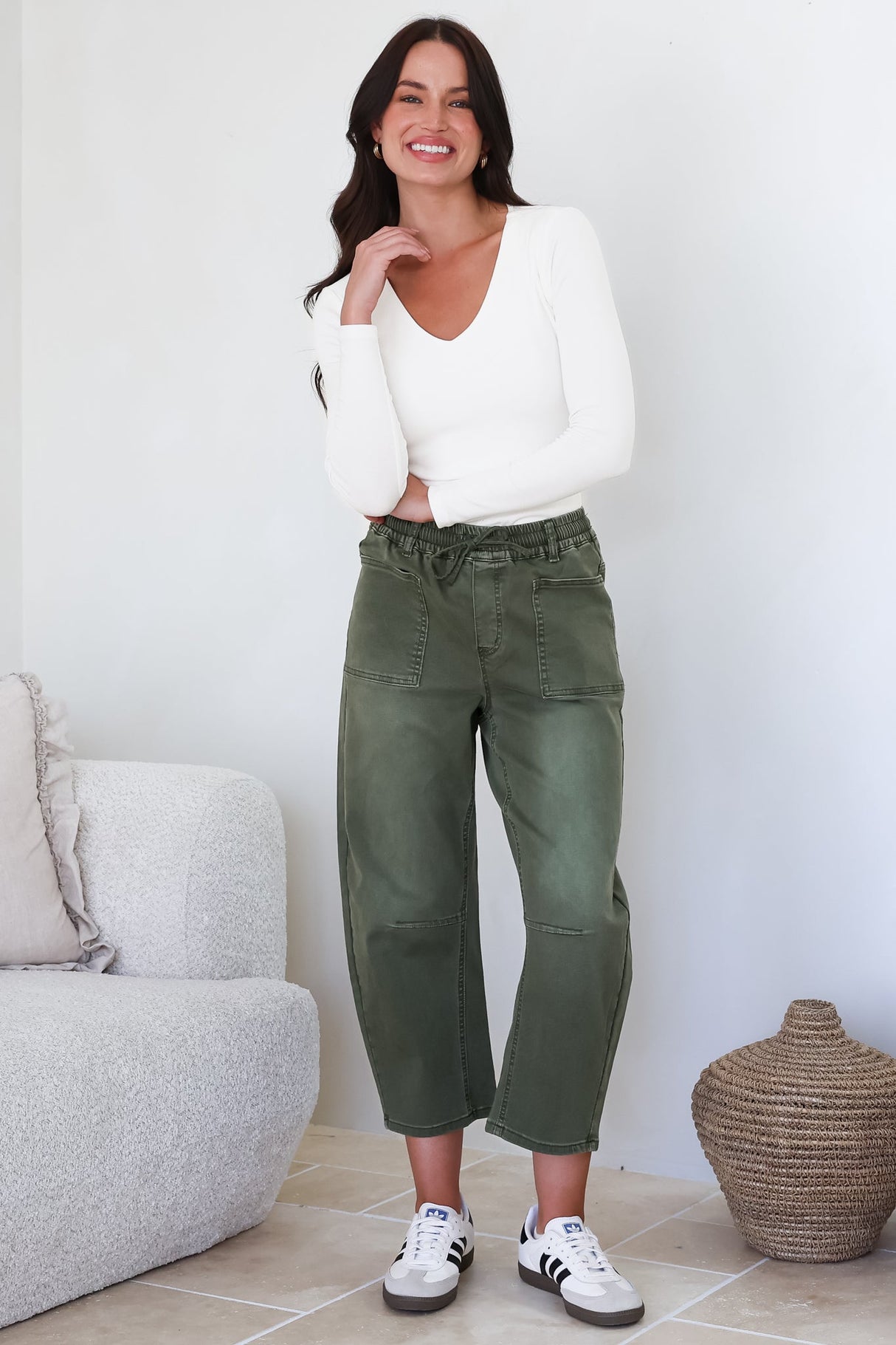 Lowen Barrel Jeans - Elasticated Waist Patch Pocket & Knee Detail Jeans in Khaki
