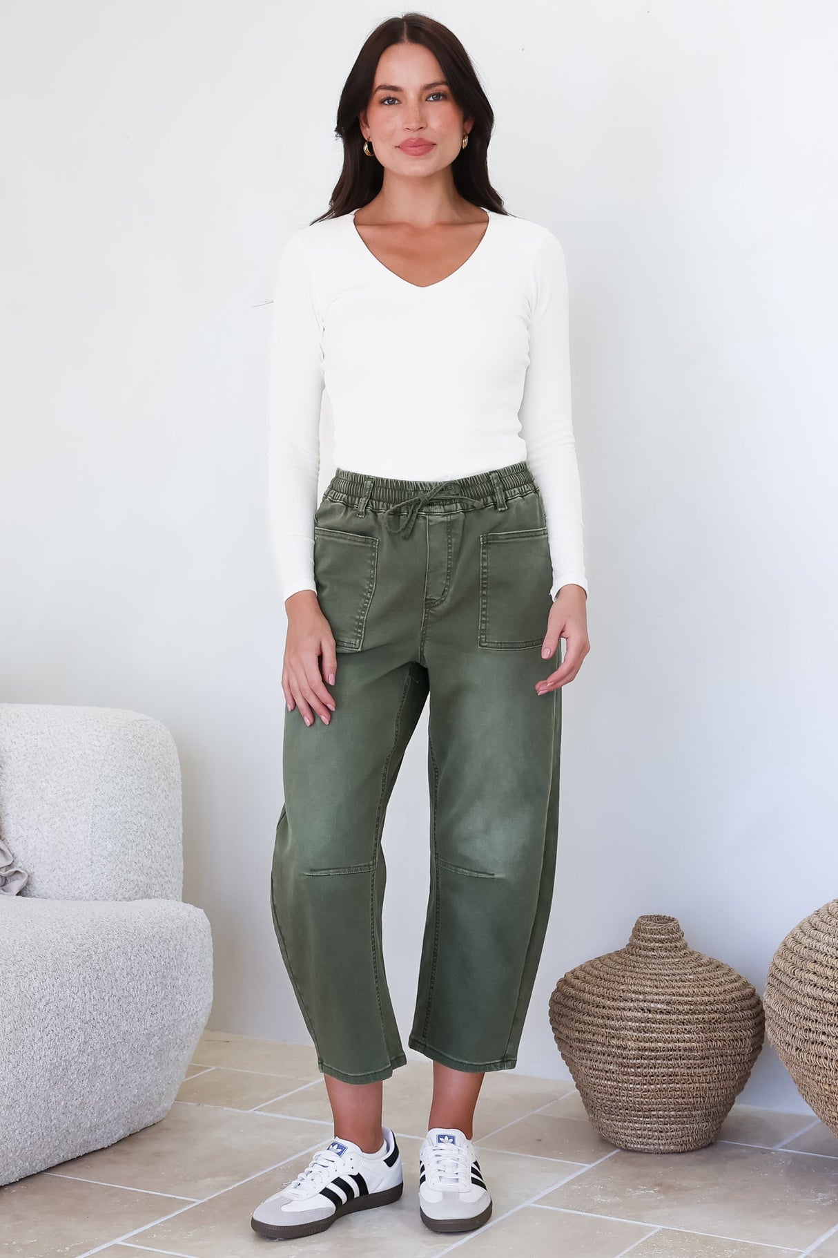 Lowen Barrel Jeans - Elasticated Waist Patch Pocket & Knee Detail Jeans in Khaki
