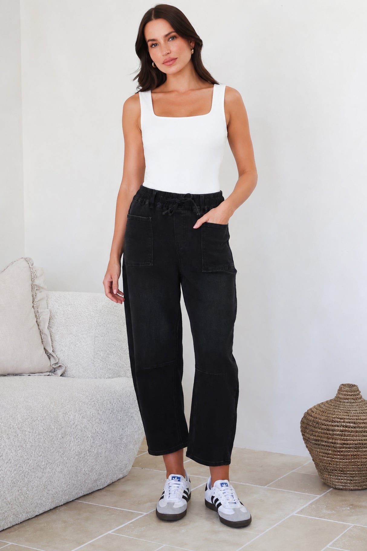 Lowen Barrel Jeans - Elasticated Waist Patch Pocket & Knee Detail Jeans in Black