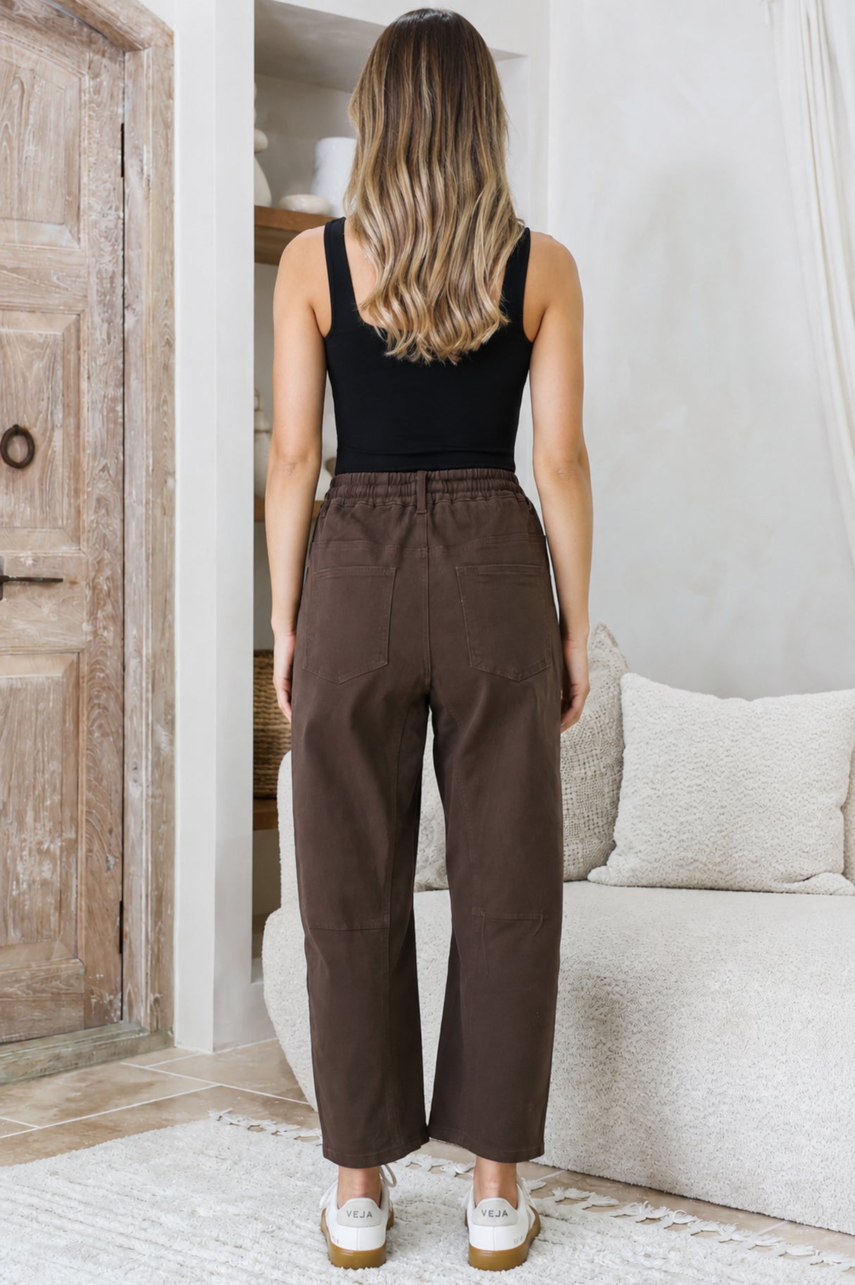 Lowen Barrel Jeans - Elasticated Waist Patch Pocket & Knee Detail Jeans in Chocolate