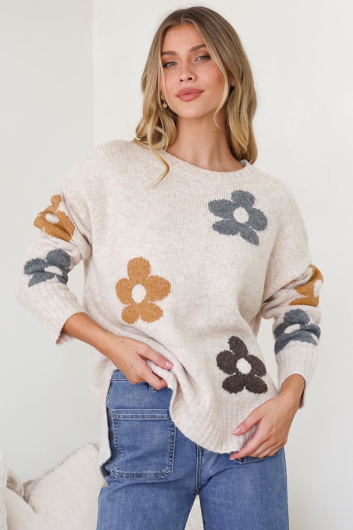 Marlo Jumper - Crew Neck Floral Knit with Ribbed Hemlines in Oatmeal