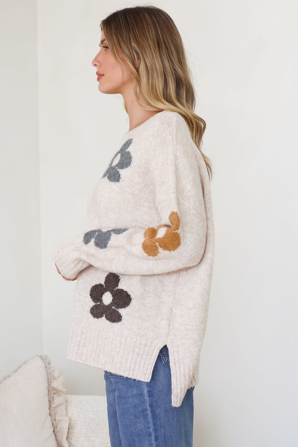 Marlo Jumper - Crew Neck Floral Knit with Ribbed Hemlines in Oatmeal