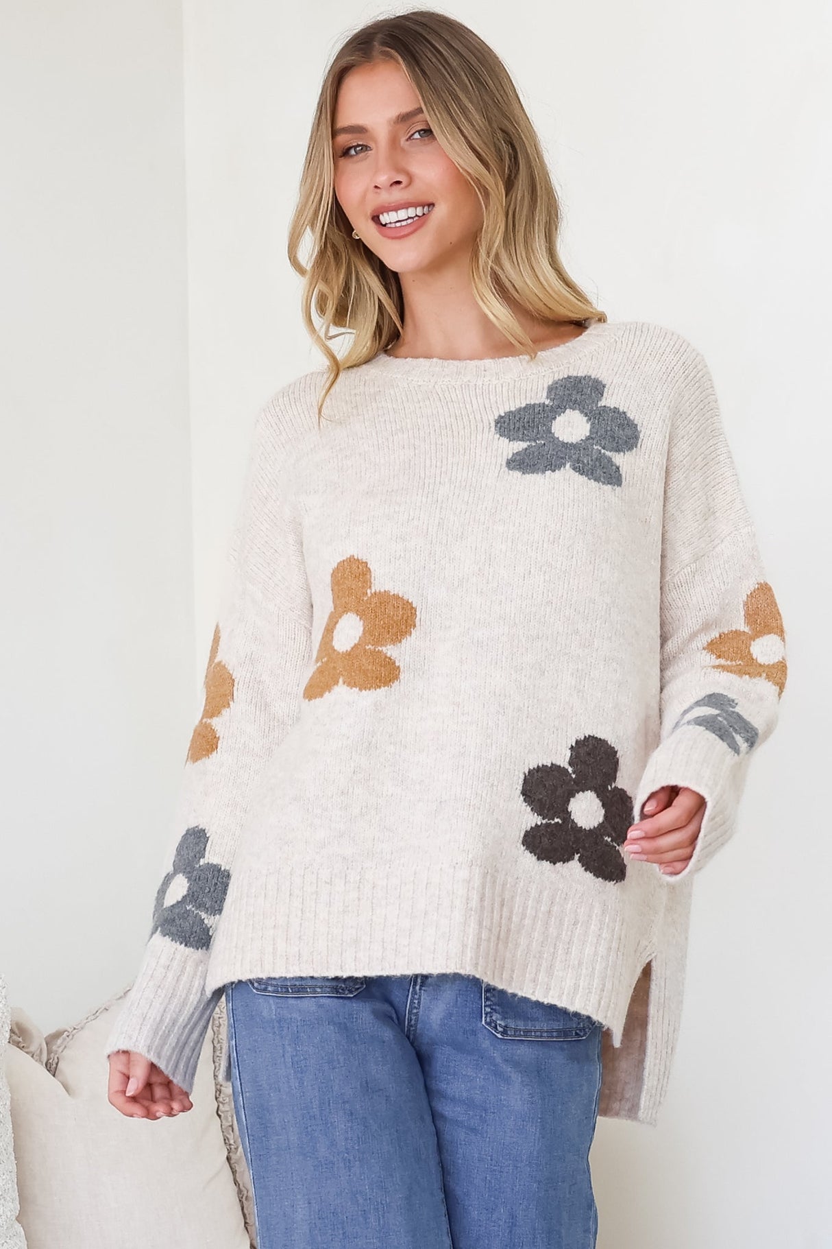 Marlo Jumper - Crew Neck Floral Knit with Ribbed Hemlines in Oatmeal