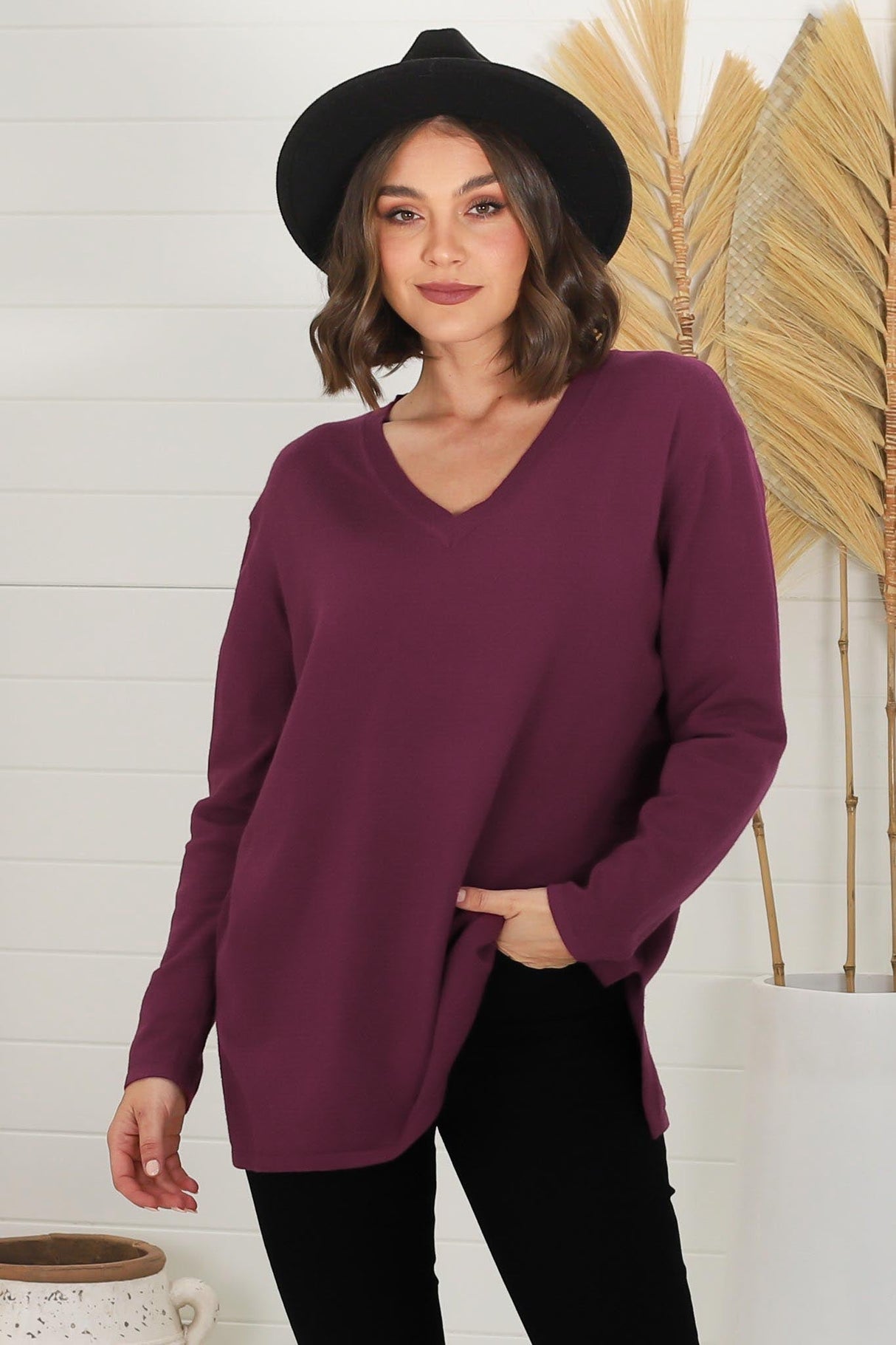 Mayanna Jumper - Lightweight V Neck Knit Jumper with Side Splits in Burgundy