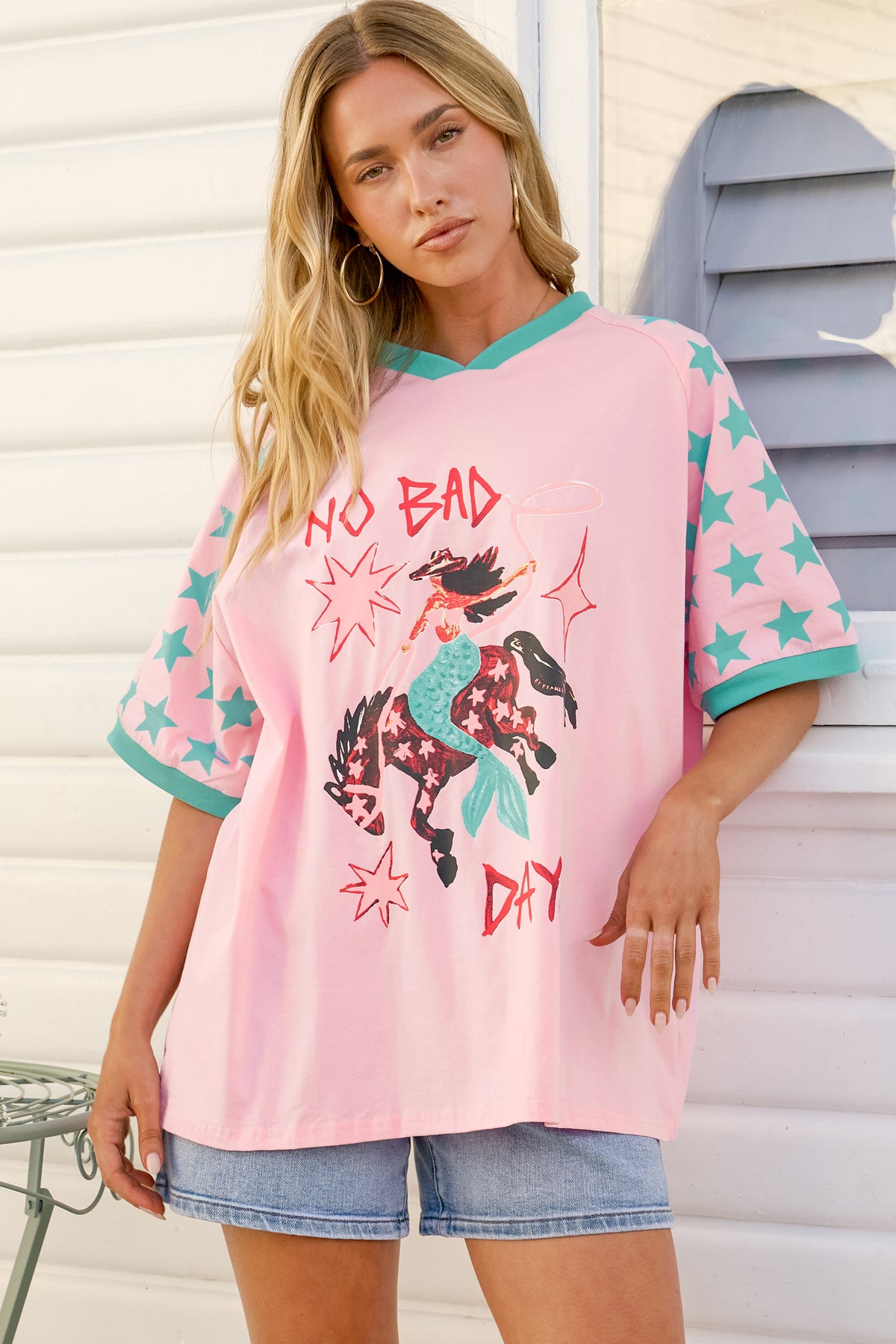 No Bad Days Tee - Graphic Print Short Sleeve T-Shirt in Pink