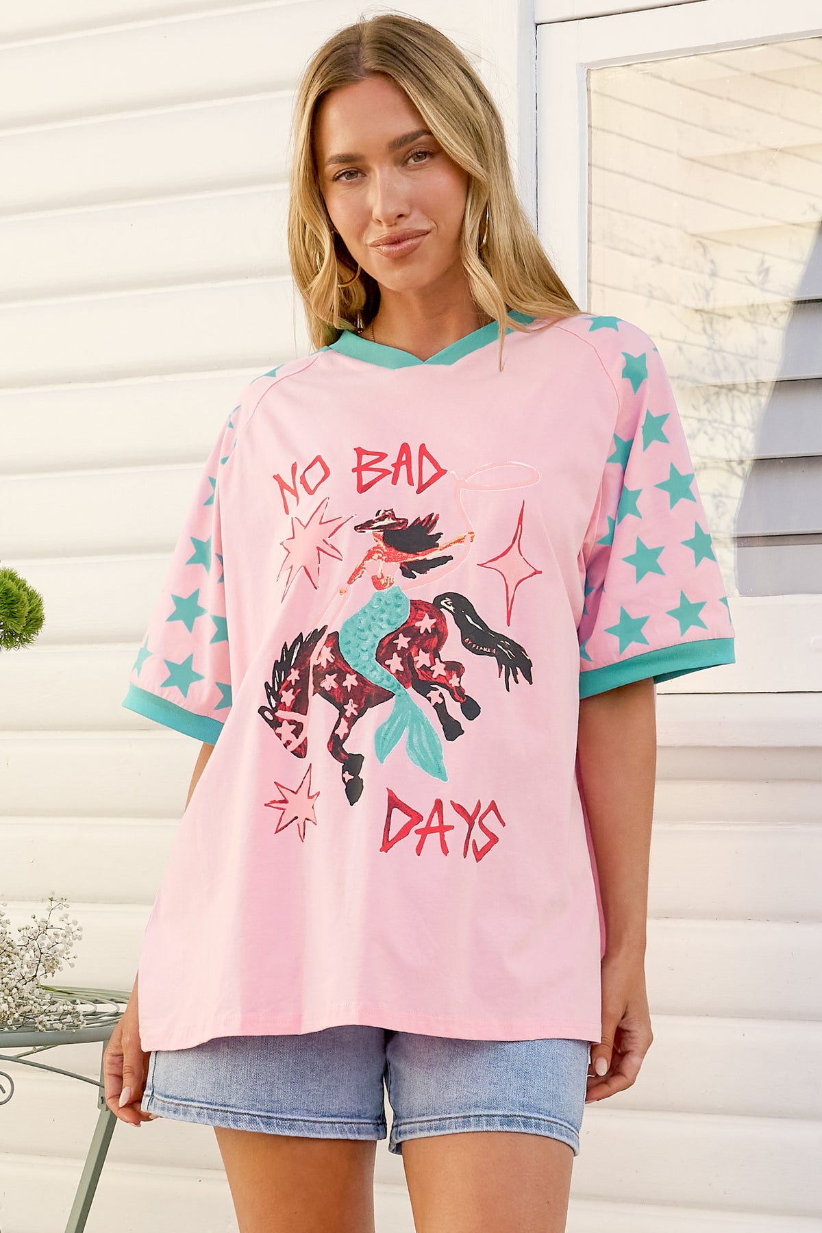 No Bad Days Tee - Graphic Print Short Sleeve T-Shirt in Pink