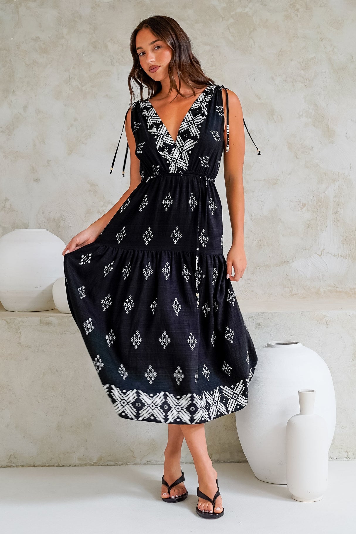 Laurina Midi Dress - Deep V-Neck A-Line Dress with Waist Tie in Fresca Print Black
