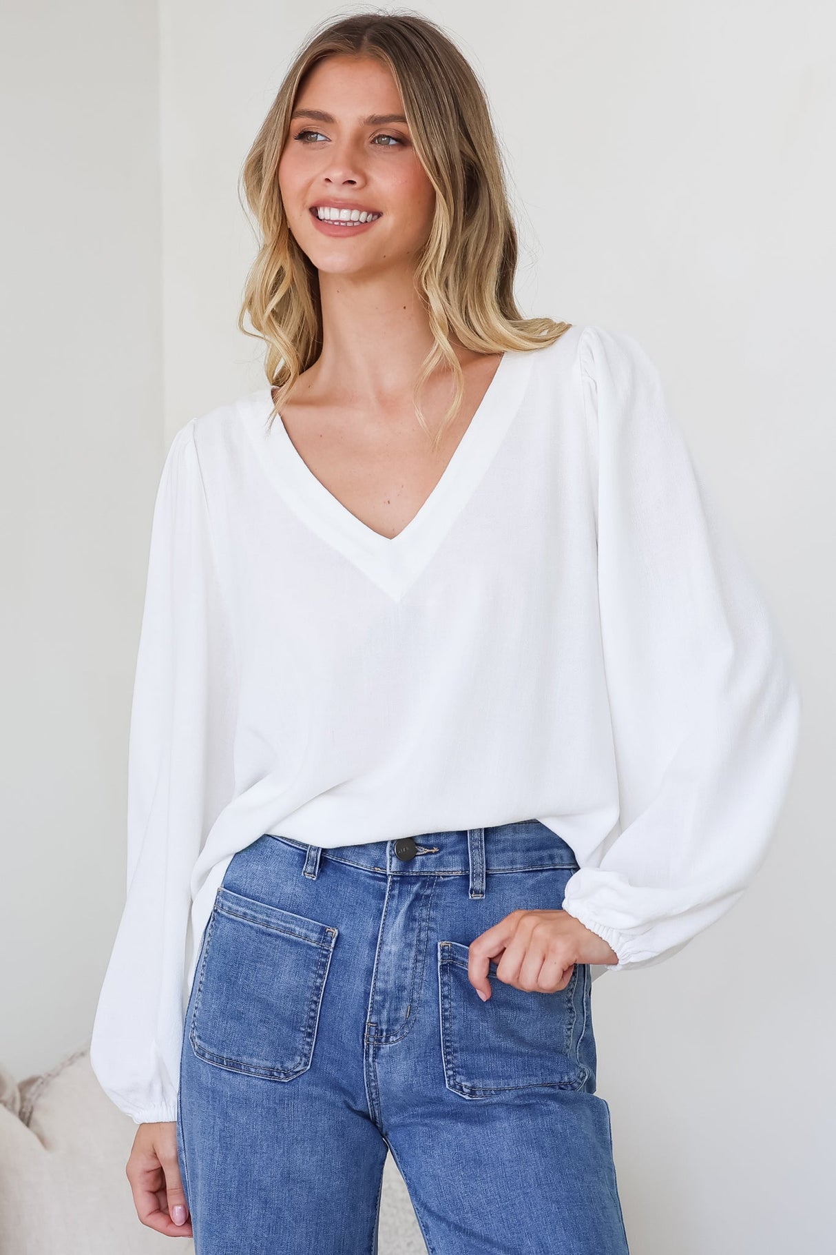 Ritual Top - V-Neck High Low Pull Over with Long Balloon Sleeves in White