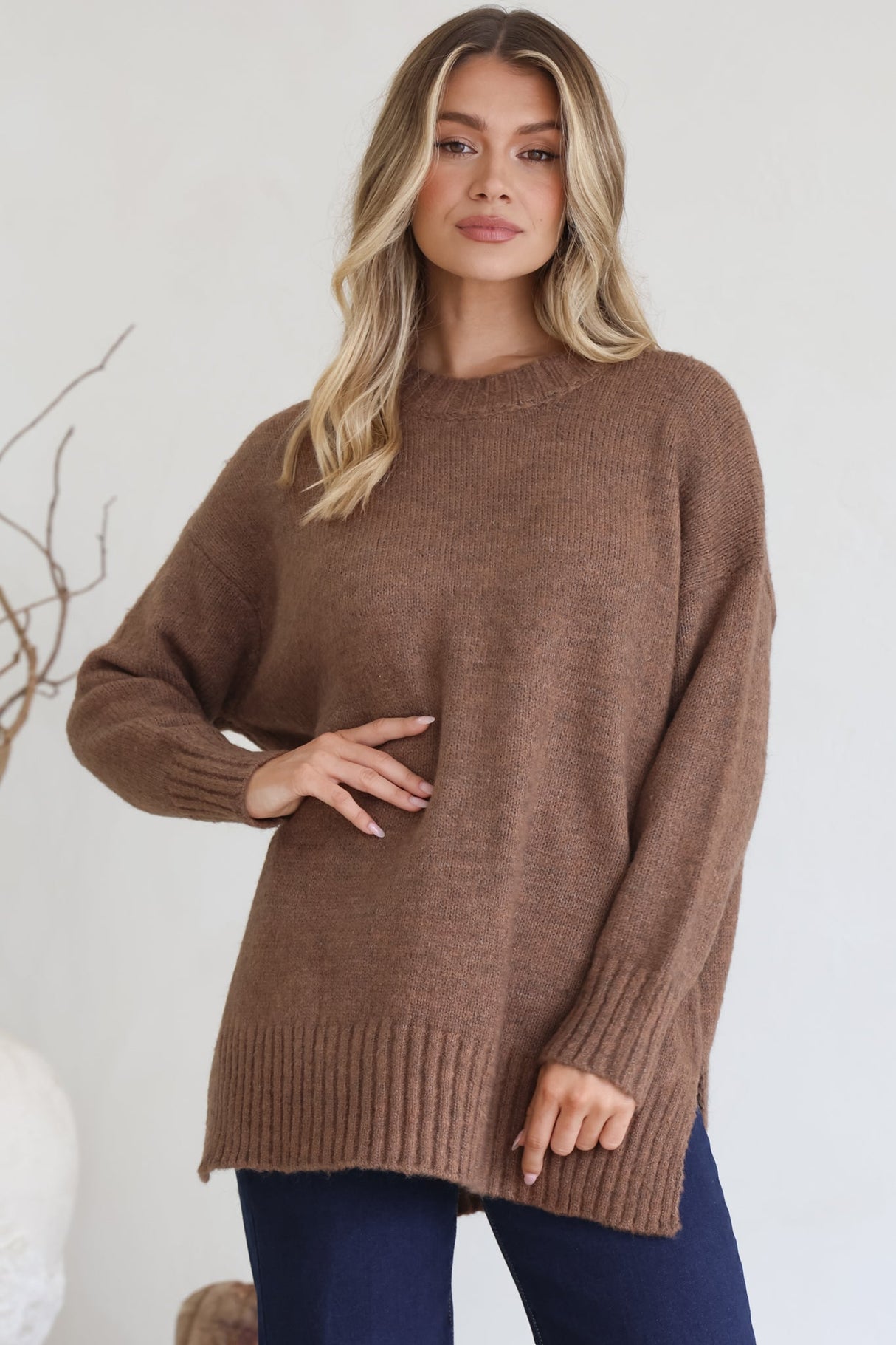 Sammy Jumper - Crew Neck Ribbed Shark Bite Hemline Jumper in Brown