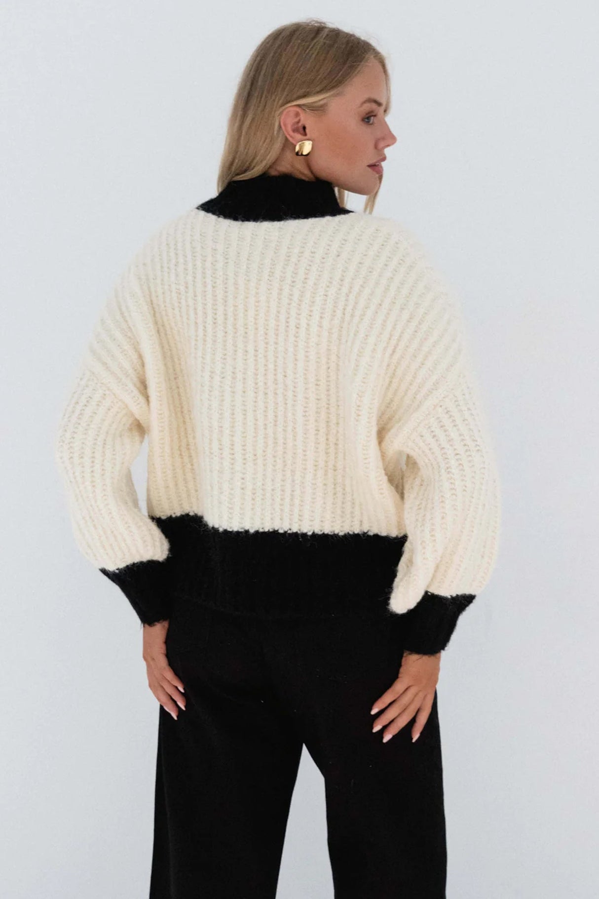 Scottie Jumper - Crew Neck Contrast Trim Thick Knit Jumper in Cream