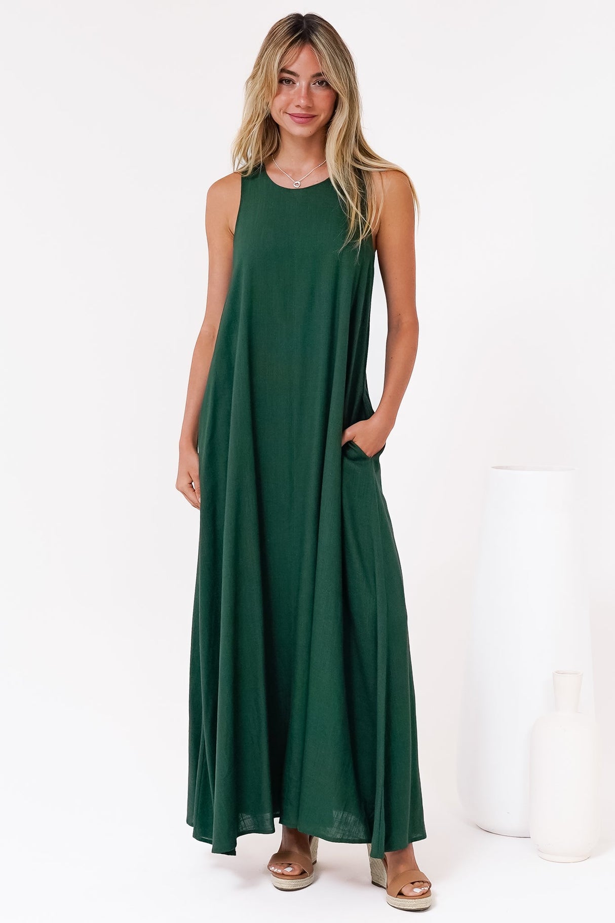Tineshe Maxi Dress - Crew Neck Streamlined Sleeveless Dress with Pockets in Emerald