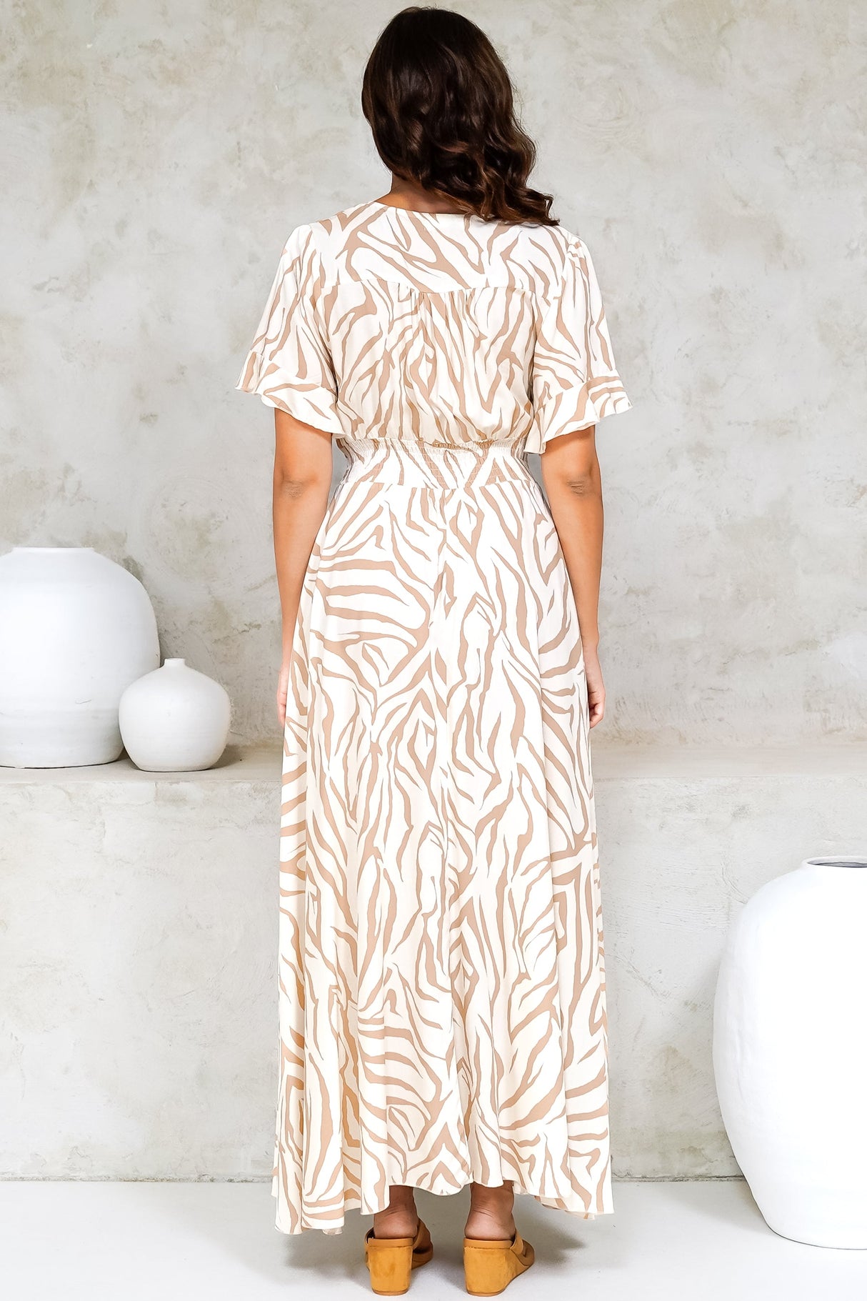 Tonia Maxi Dress - Short Sleeve V-Neck A-Line Dress in Cady Print Beige
