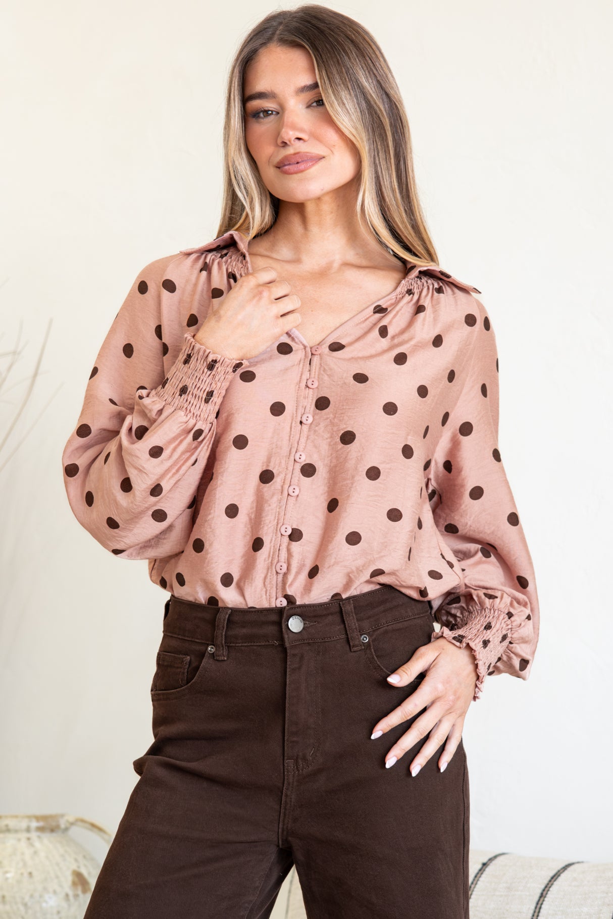 Yulissa Blouse - Wing Collar Button Down Scoop Hem Top in Pacey Spot Pink