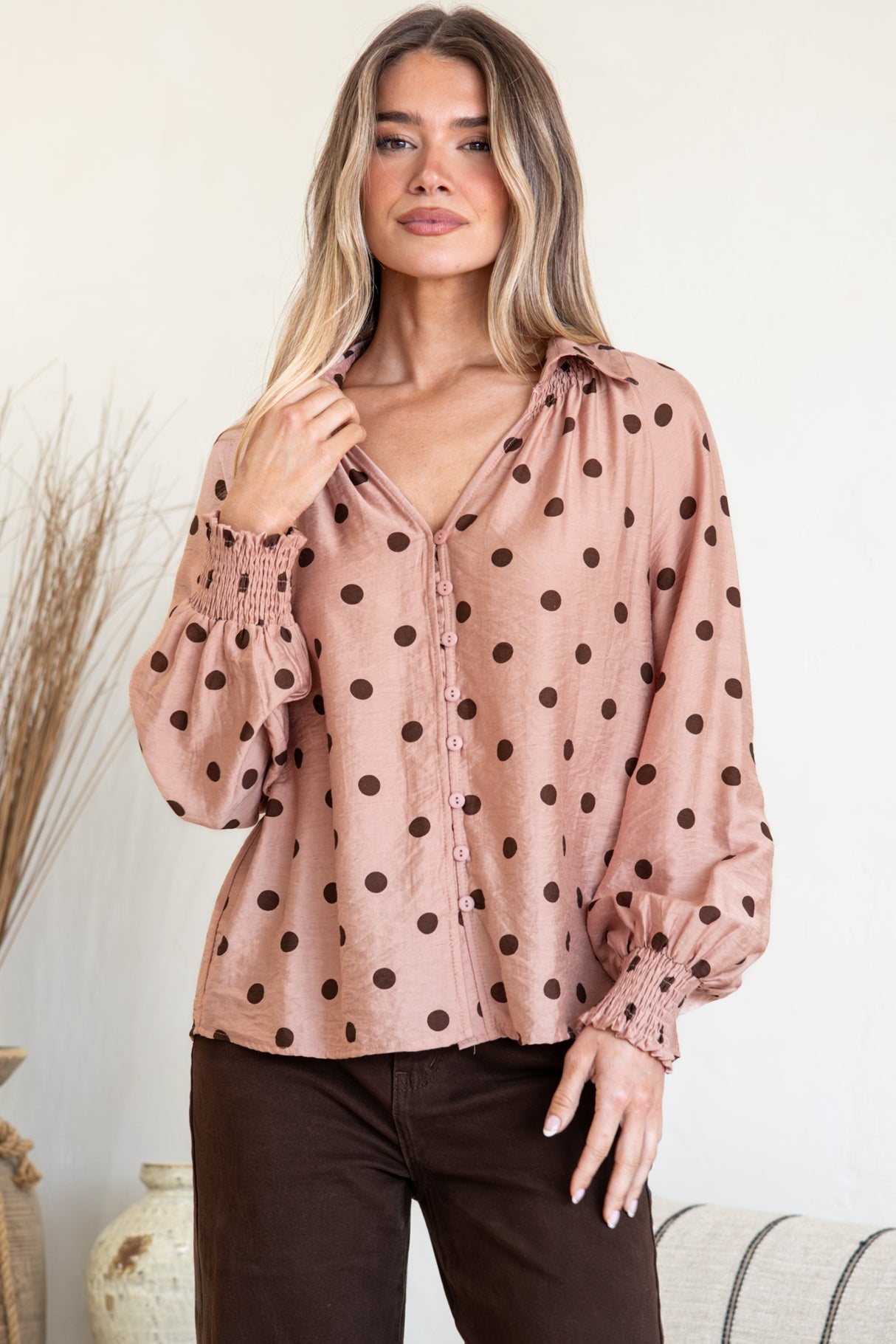 Yulissa Blouse - Wing Collar Button Down Scoop Hem Top in Pacey Spot Pink