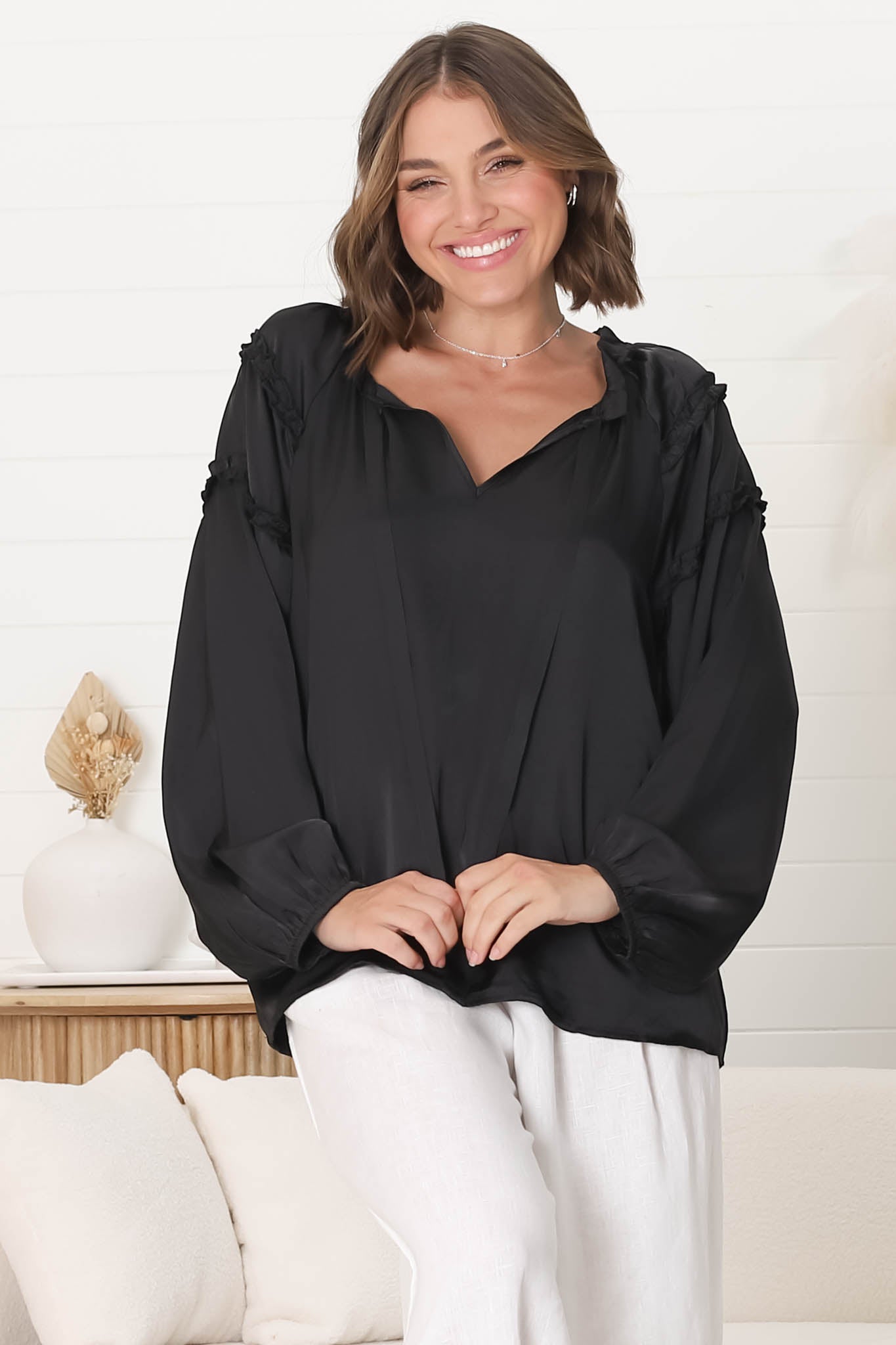 Analia Blouse - Pullover Blouse With Frill Collar And Neck Tie In Black