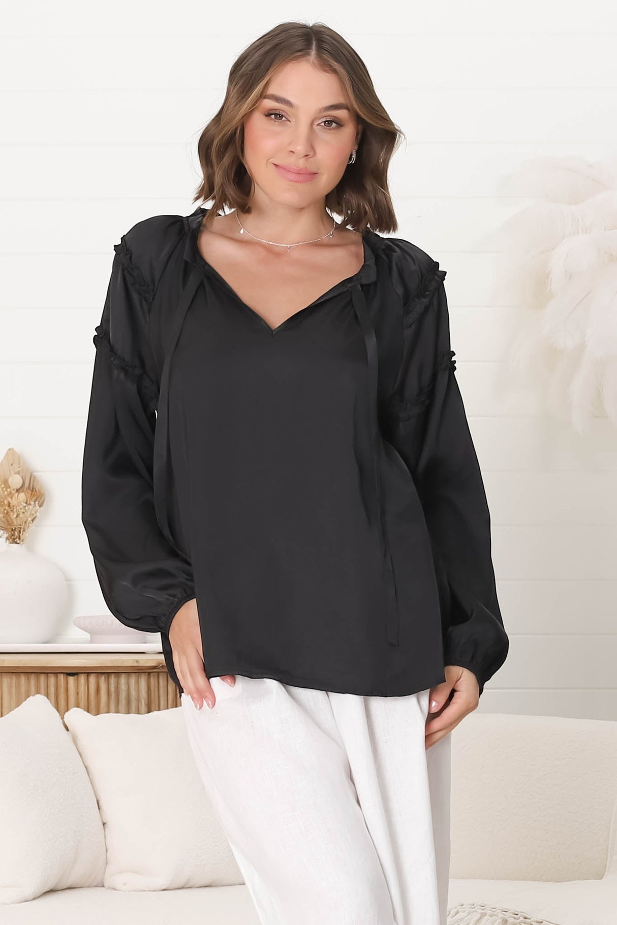 Analia Blouse - Pullover Blouse With Frill Collar And Neck Tie In Black