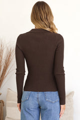 Andee Knit Top - Wing Collar V-Neck Ribbed Long Sleeve Top in Chocolate