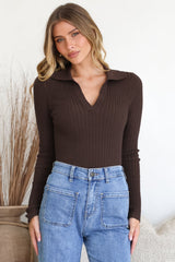 Andee Knit Top - Wing Collar V-Neck Ribbed Long Sleeve Top in Chocolate