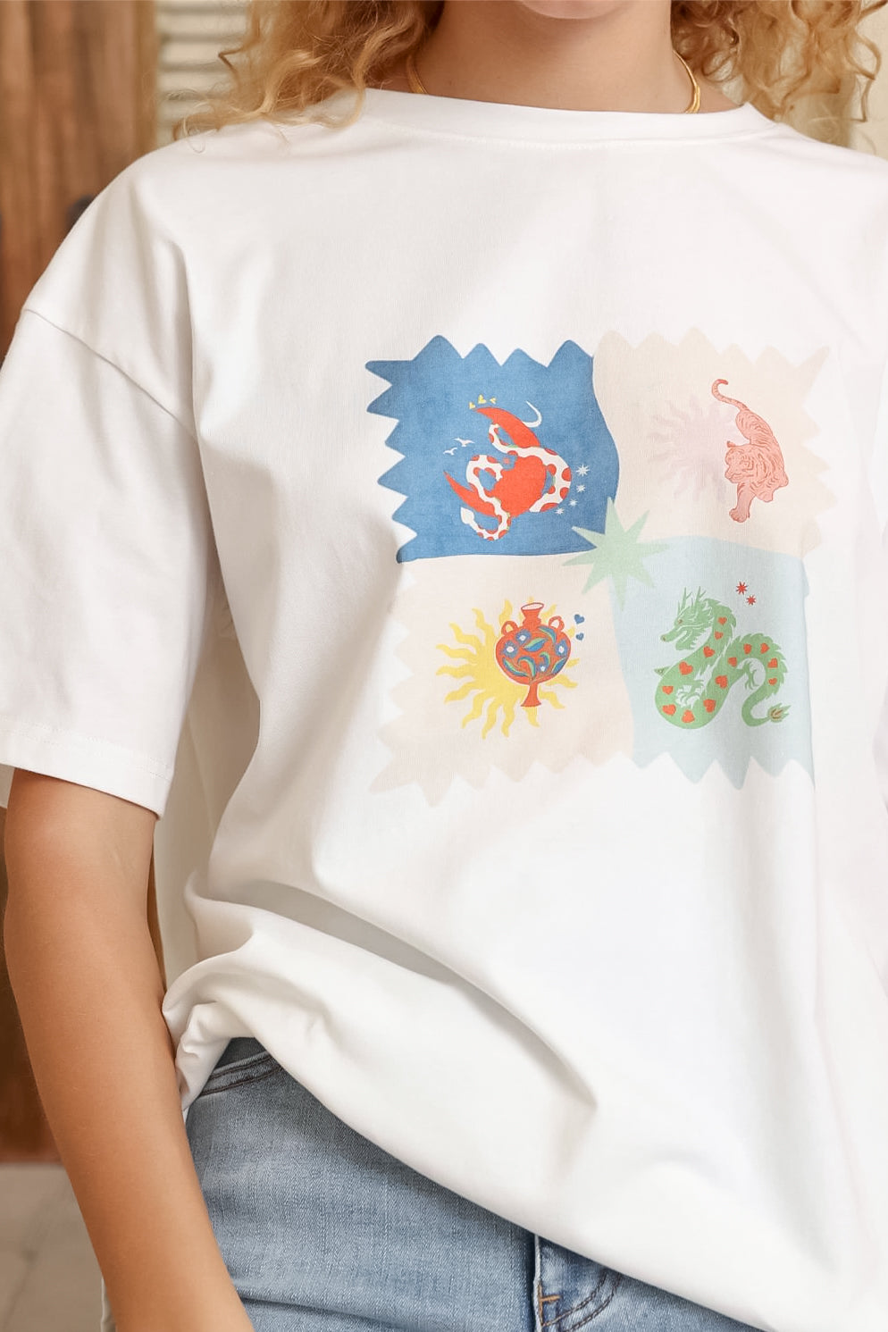 Arion T-Shirt - Crew Neck Relaxed Fit Graphic Tee in Sylas Print