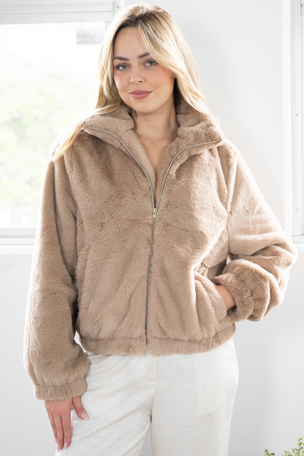 Austin Jacket - Zip Up Teddy Jacket with Pockets in Mocha
