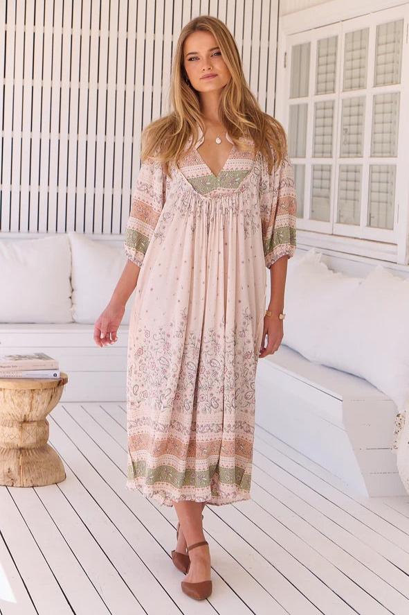 JAASE - Boheme Midi Dress: Piping Defined Bust 3/4 Sleeve Smock Dress in Mist Flower Print