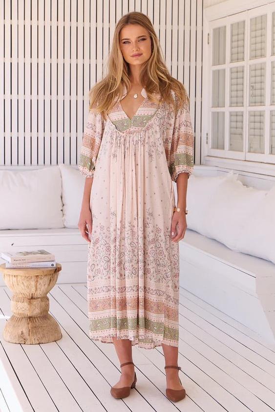 JAASE - Boheme Midi Dress: Piping Defined Bust 3/4 Sleeve Smock Dress in Mist Flower Print