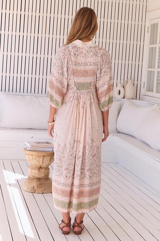 JAASE - Boheme Midi Dress: Piping Defined Bust 3/4 Sleeve Smock Dress in Mist Flower Print