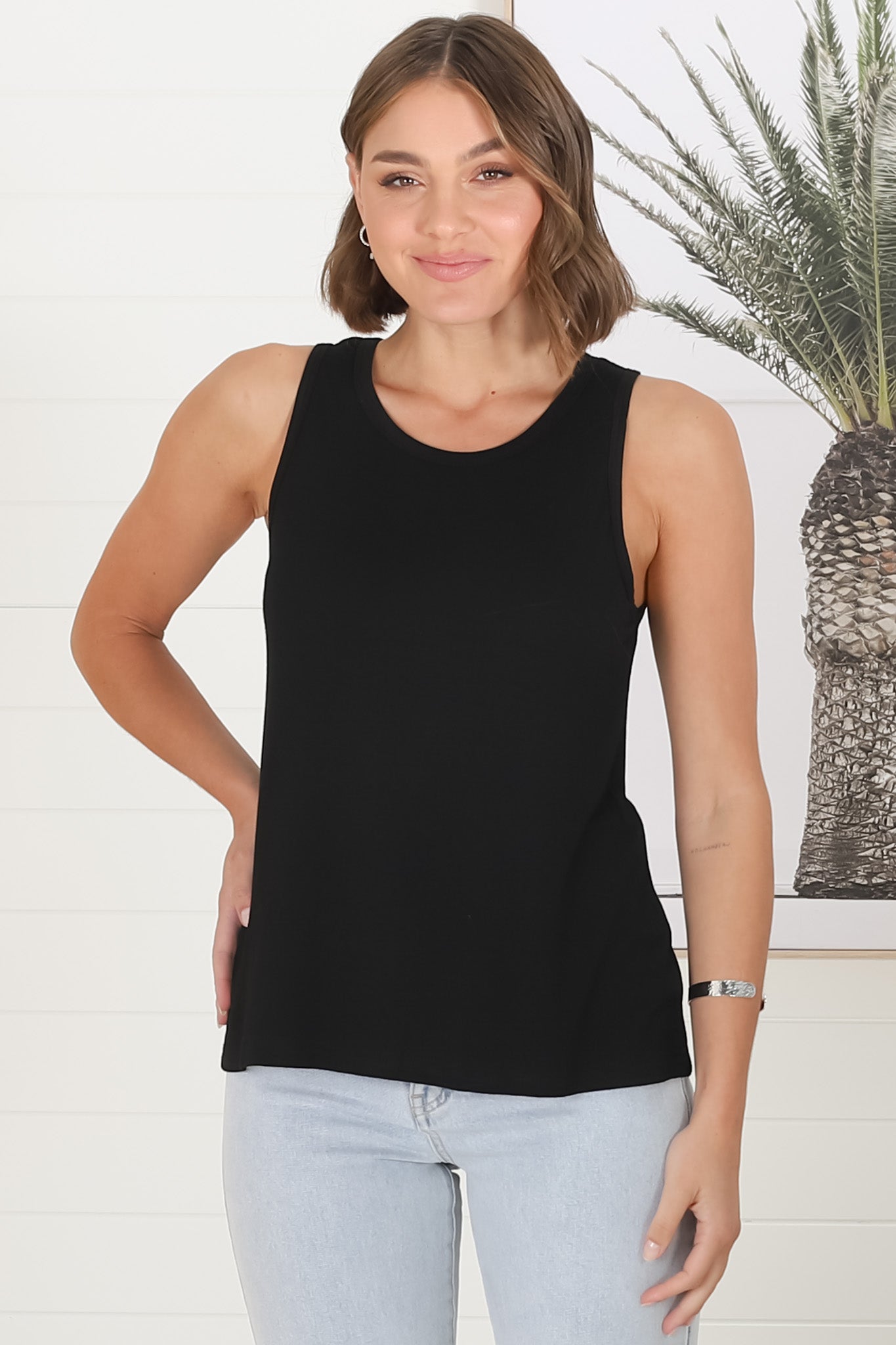 Cali Tank Top - Relaxed Crew Neckline Tank Top in Black