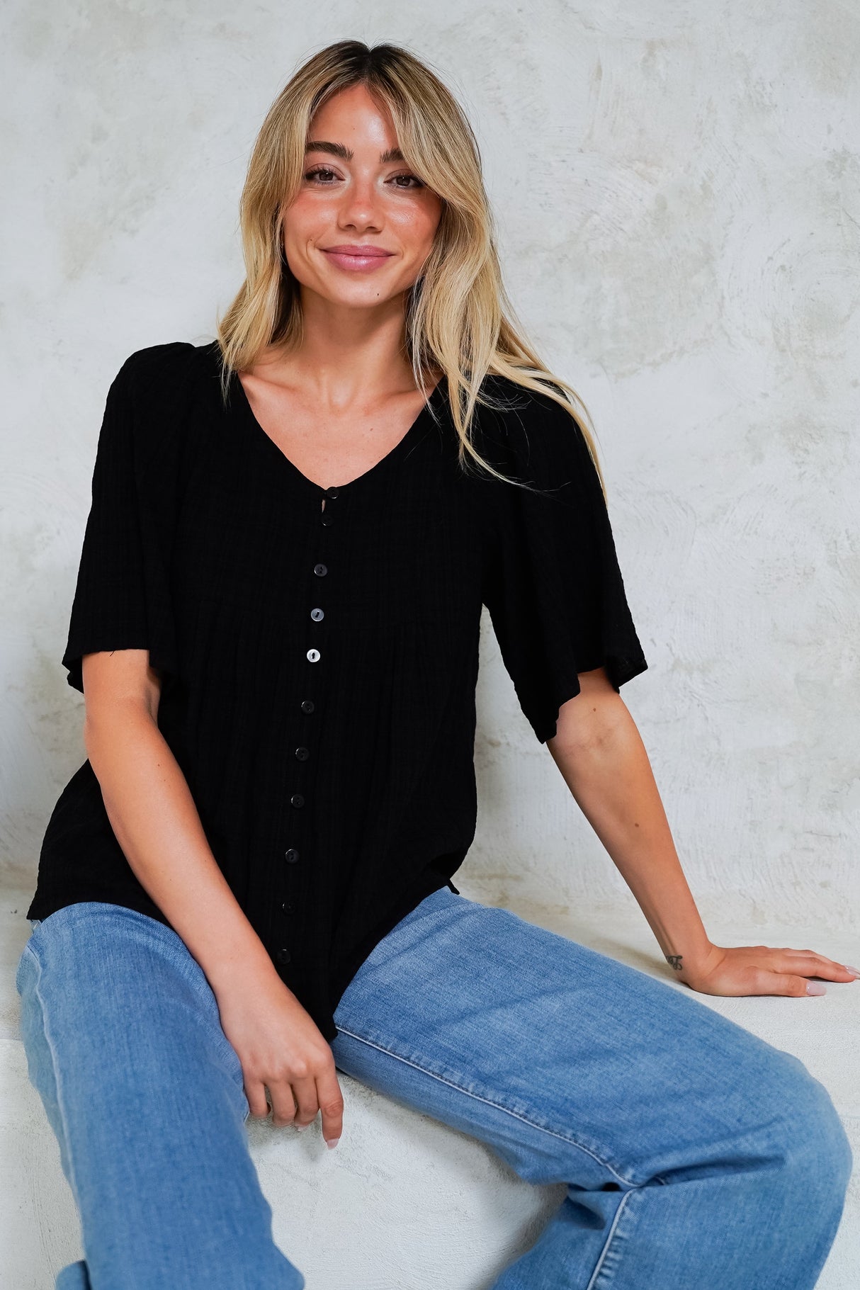 Casita Top - Scoop Neck Textured Babydoll Top with Flutter Sleeves in Black